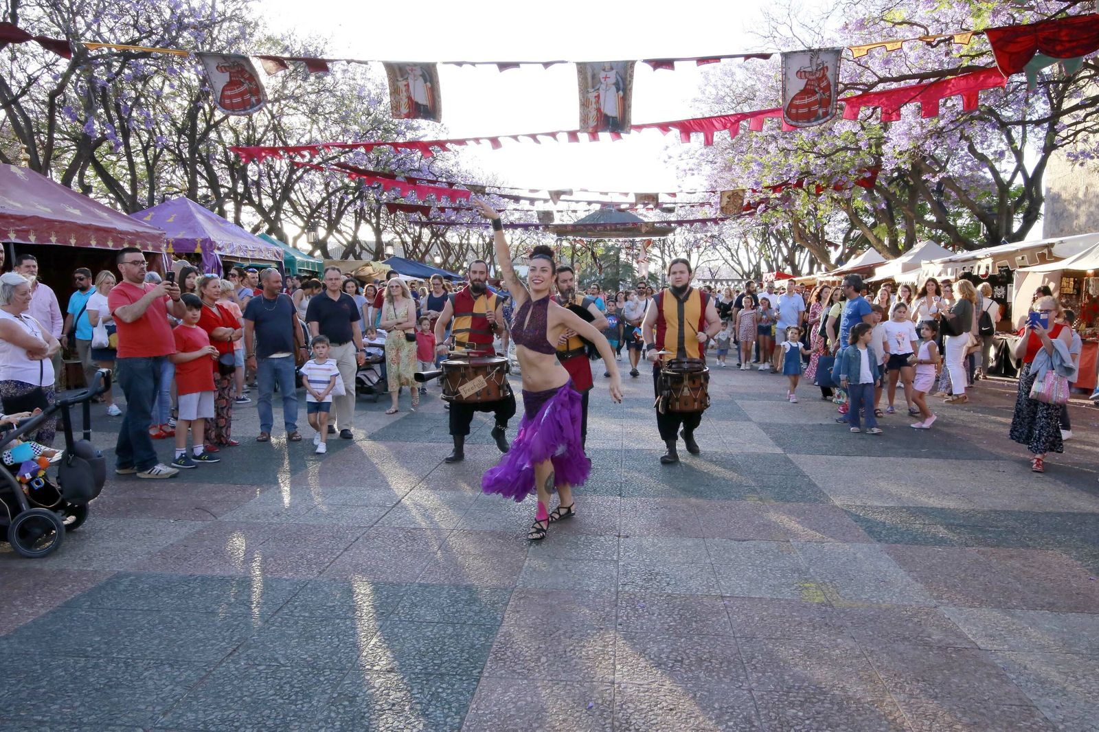 Imágenes del mercado medieval en la Alameda Vieja de Jerez