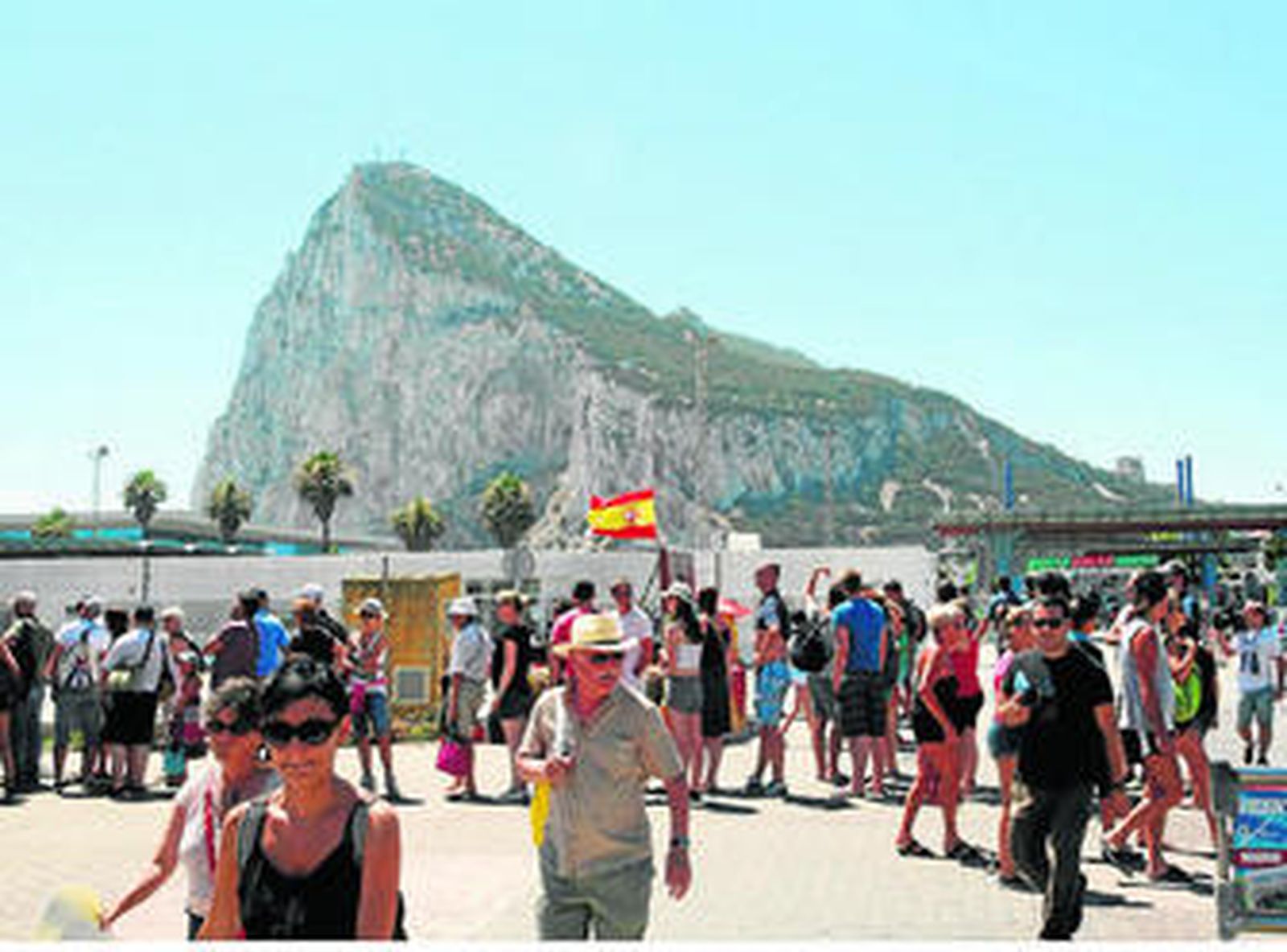 Colas, ayer, en la frontera de Gibraltar.