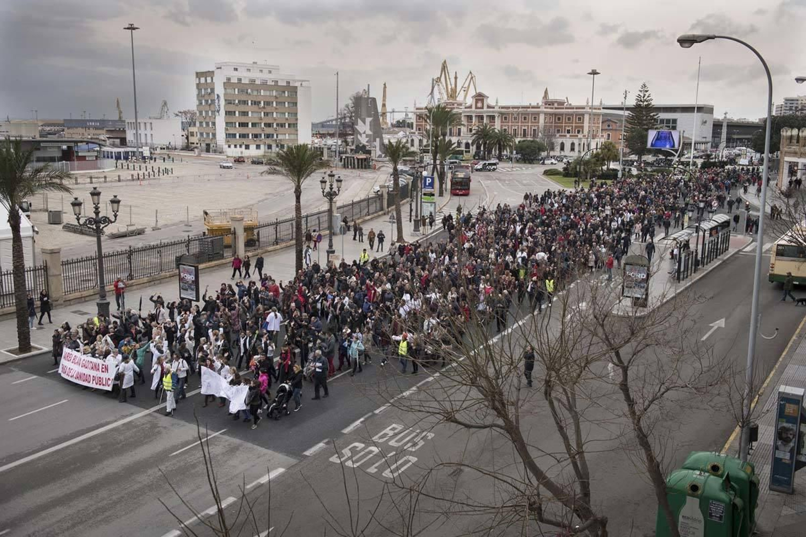 Las imágenes de la Marea Blanca de Cádiz