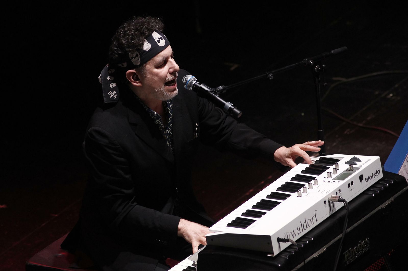 Ándrés Calamaro, ayer en el escenario de FIBES.