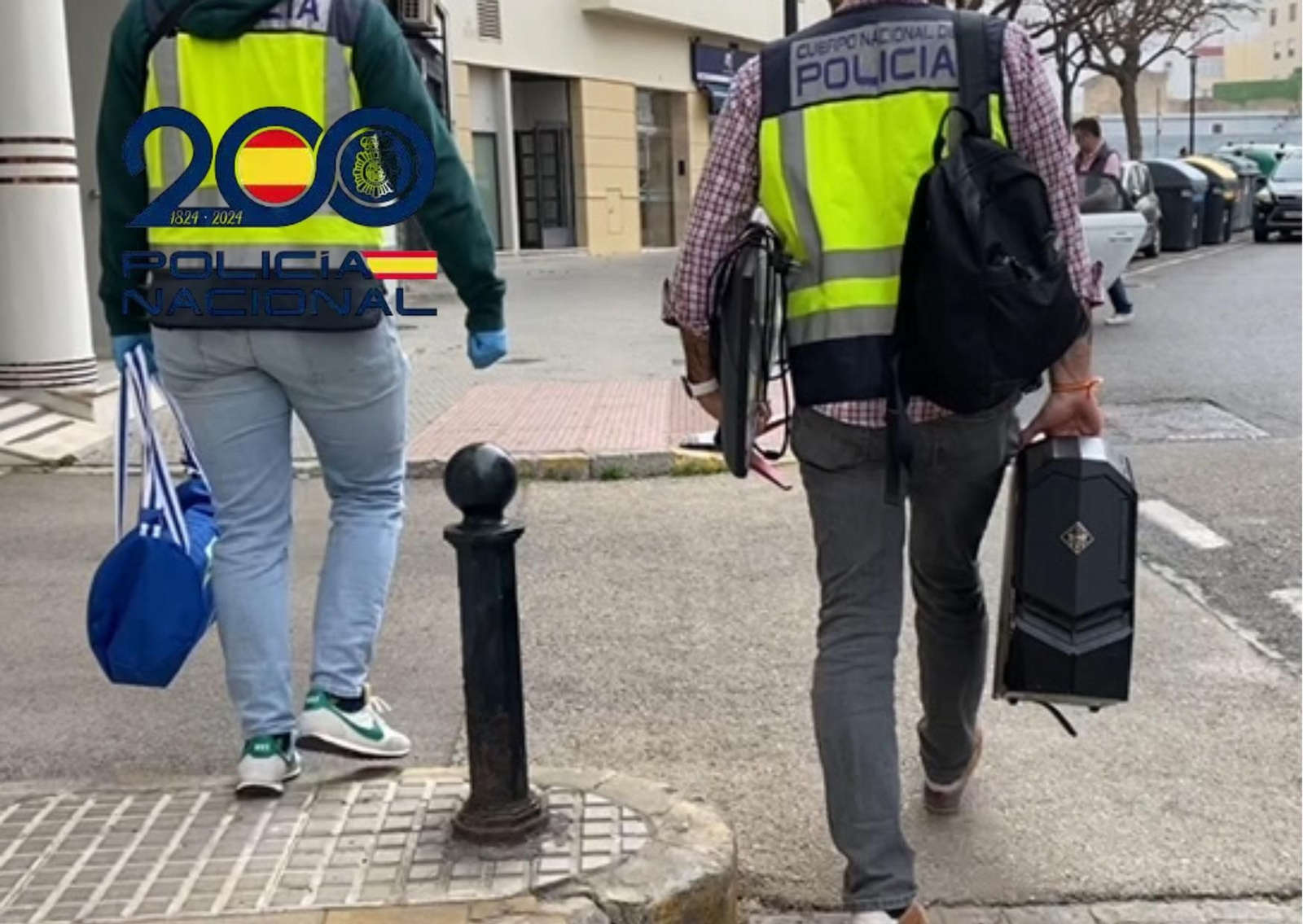 Dos agentes de la Unidad de Delitos Tecnológicos de la Policía Naciona