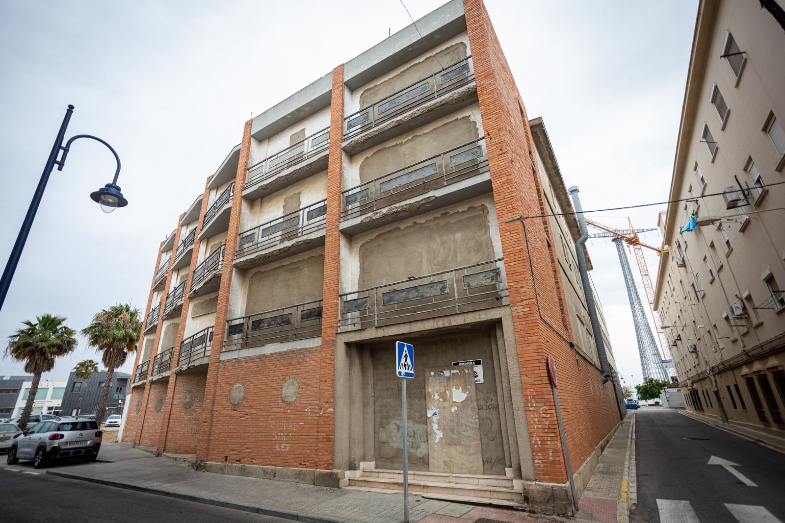 El antiguo edificio del Club Náutico Alcázar, en el barrio de Puntales.