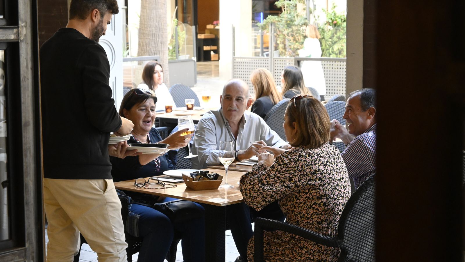Ambiente estos días en las terrazas de los bares y restaurantes del centro de Huelva
