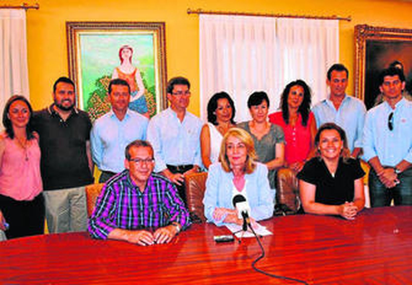 Salido, García Gálvez y Cifrián, en primera fila, en la rueda de prensa ofrecida ayer.
