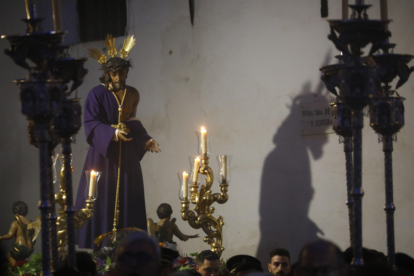 El vía crucis del Señor de la Humildad y Paciencia de Córdoba, en imágenes
