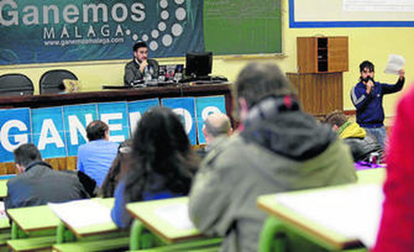 Asamblea constituyente de Ganemos Málaga, ayer, en la Facultad de Económicas.