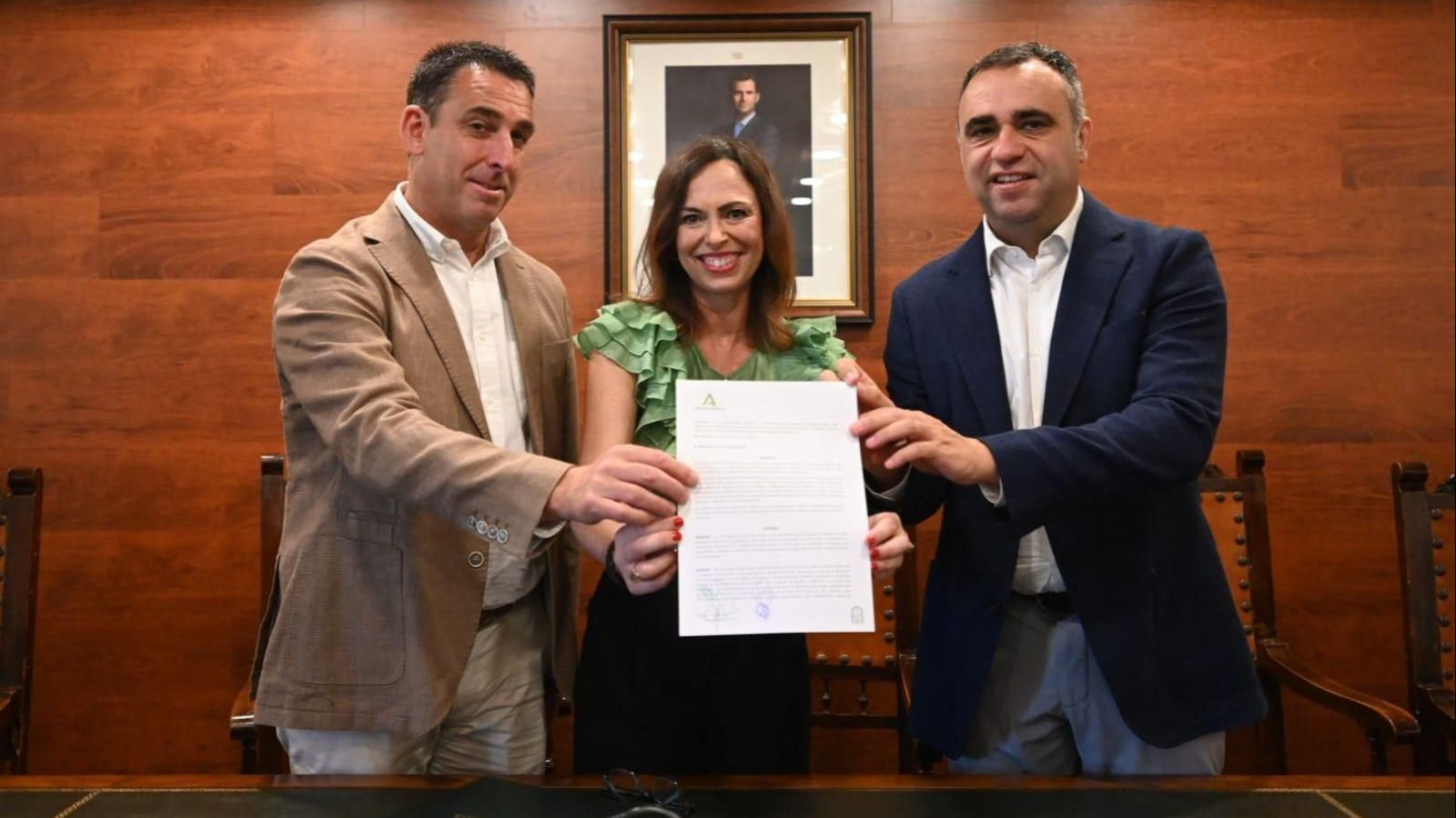 El alcalde de Alhendín, Jorge Sánchez, la consejera Rocío Díaz y el presidente provincial Francis Rodriguez