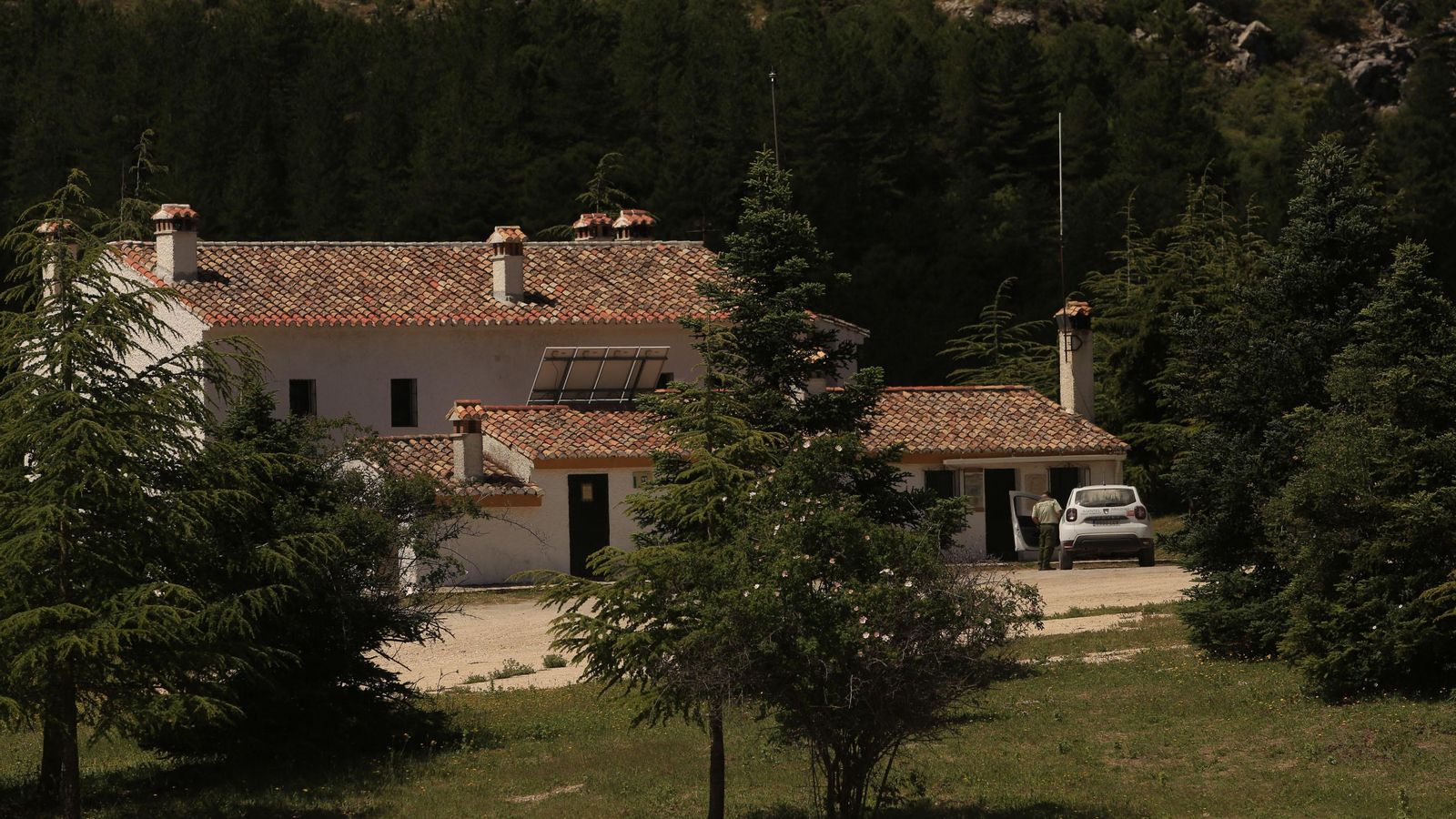 Refugio de Quejigales, una de las construcciones existentes.