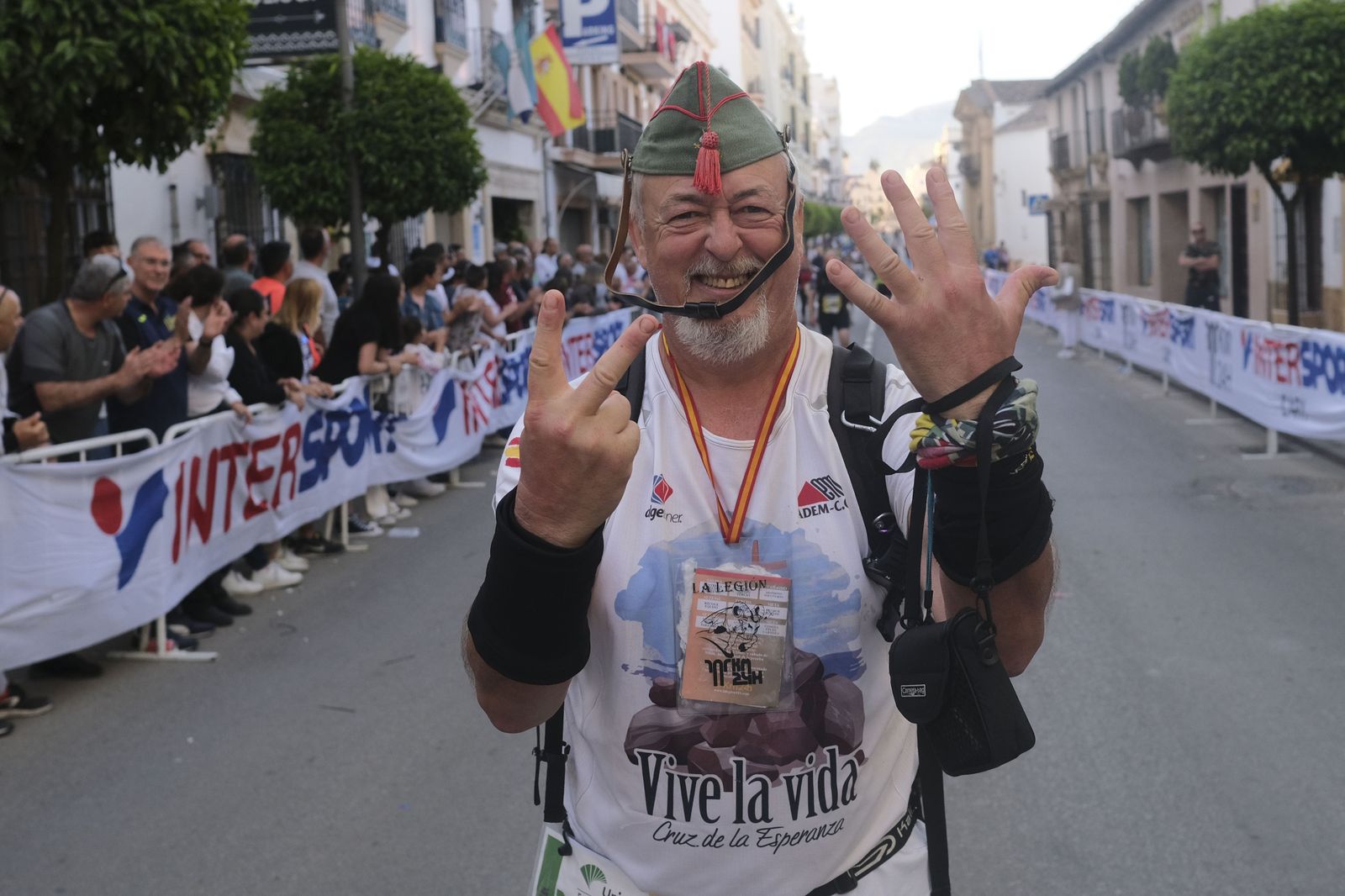 Cierre de la meta de los 101 kilómetros de la Legión, en fotos.