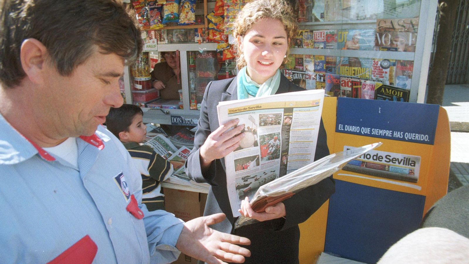 El nacimiento  del nuevo periódico  fue acogido con entusiasmo por  miles de lectores sevillanos.
