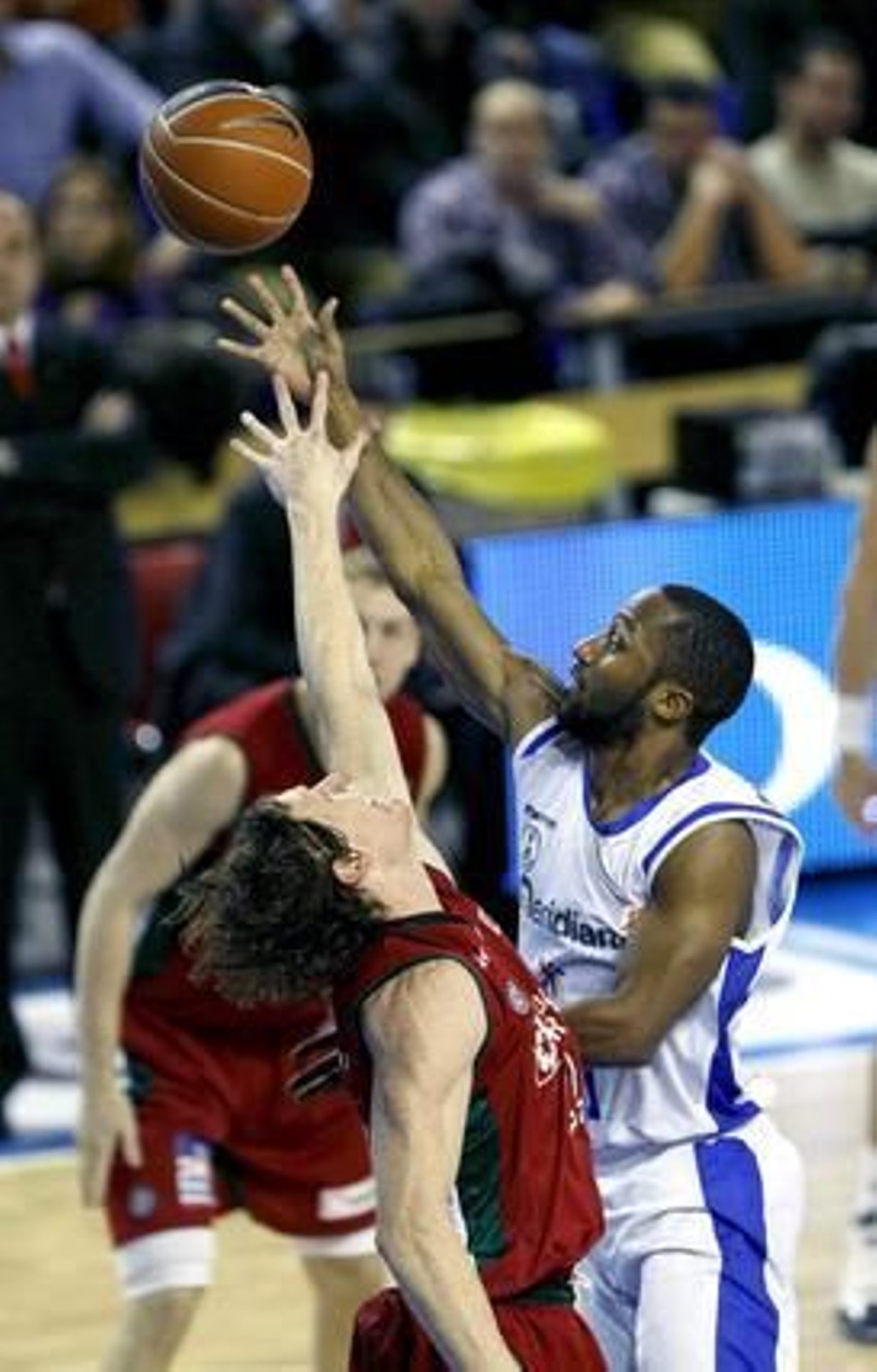 El C.B Granada recibe una paliza en Alicante.

Foto: EFE/ ACB