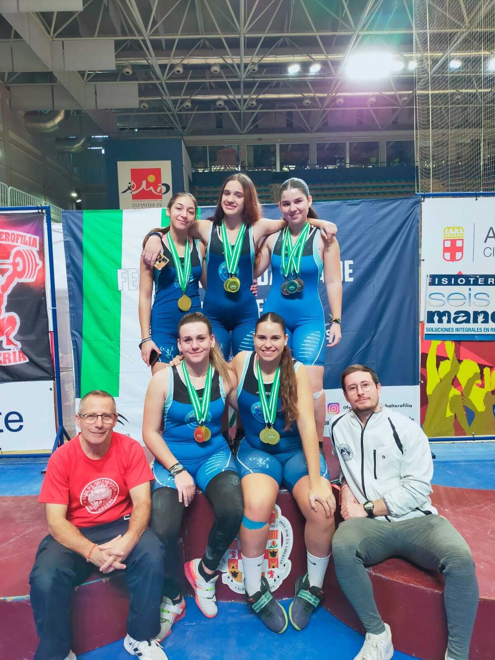 El equipo femenino del Club de Halterofilia de San Fernando que participó en el Campeonato Andaluz Sub-17.