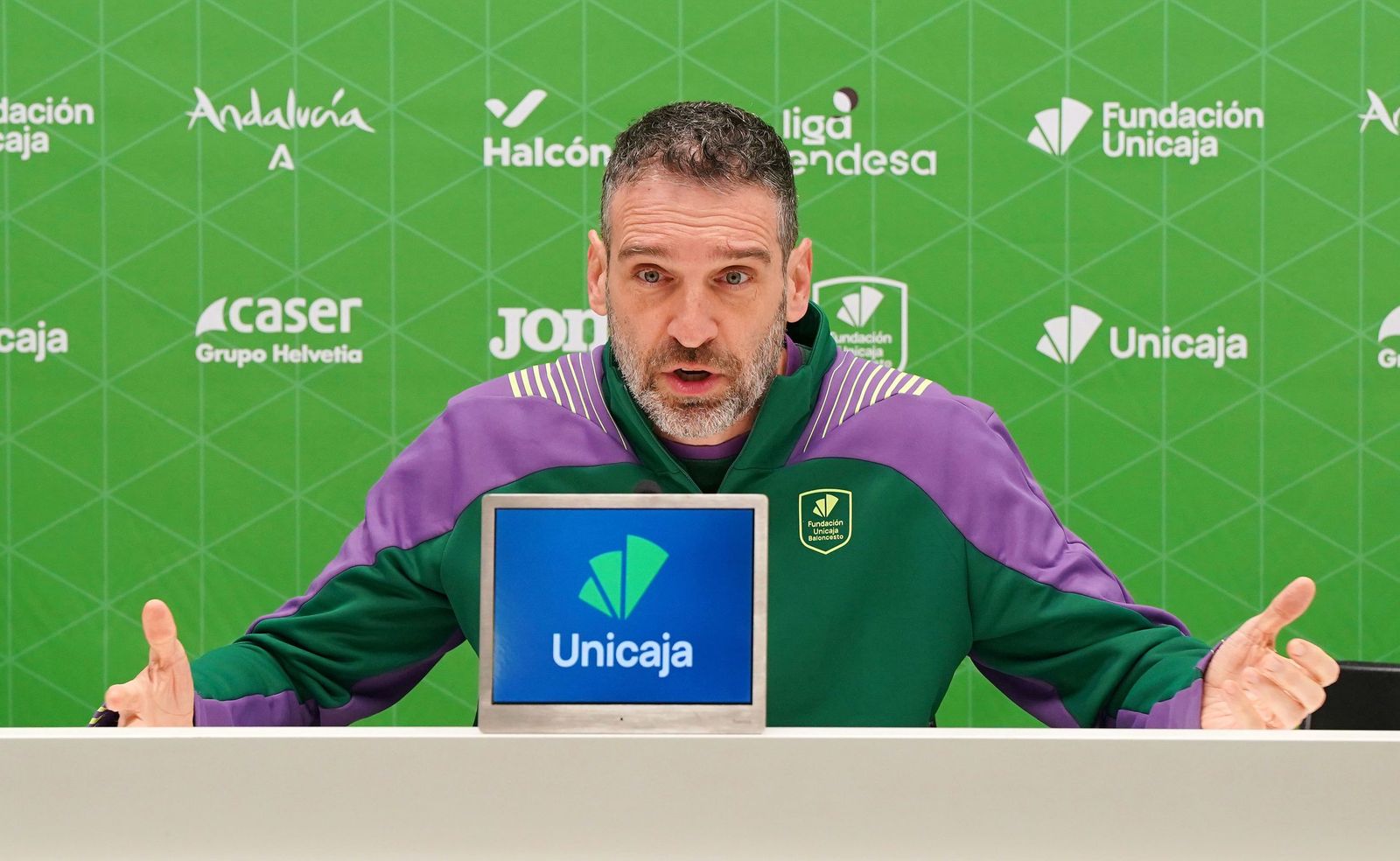 Ibon, en sala de prensa.