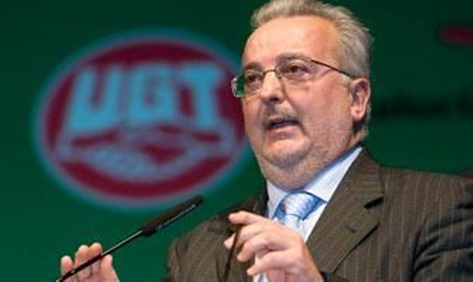 La juez comunica al ex consejero Fernández su imputación