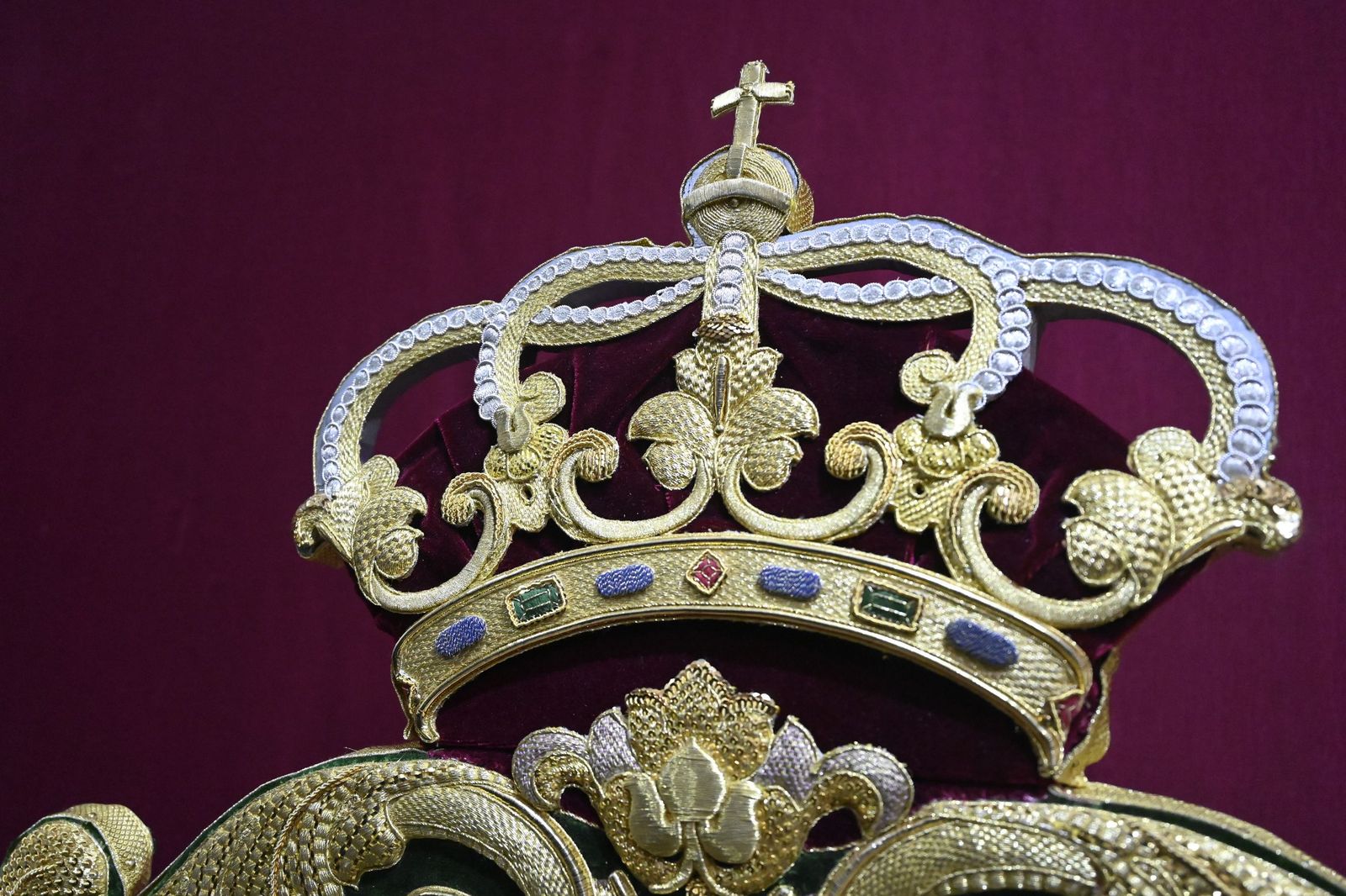 Las mejores fotos de la presentación de la bambalina trasera del palio de la Virgen de la Esperanza de Córdoba