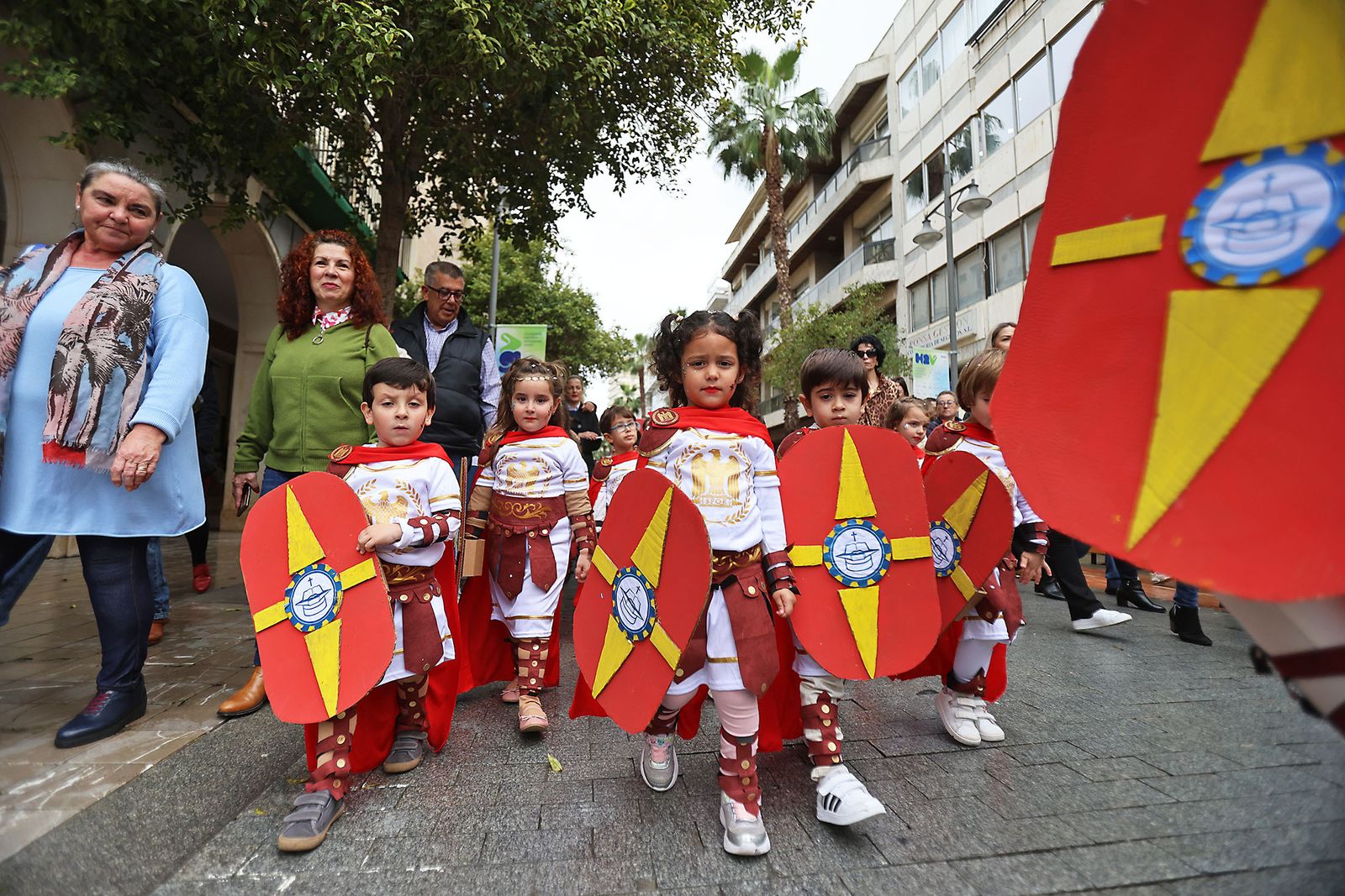 Imágenes del desfile “Un paseo por la historia”  de los niños del colegio Funcadia de Huelva