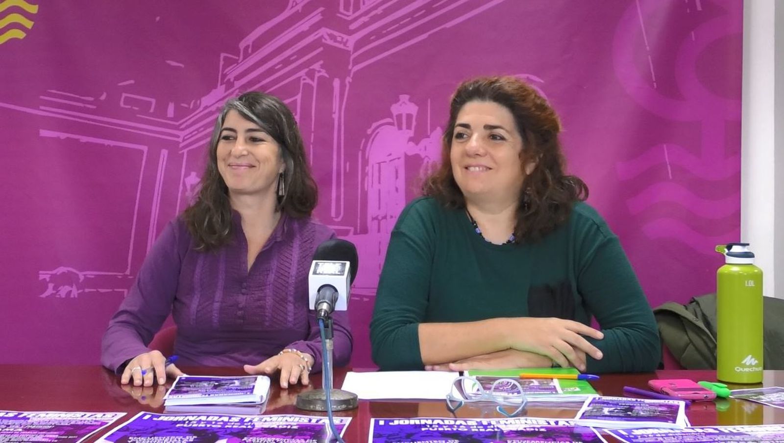 La responsable de Feminismos-LGTBI del Ayuntamiento, Encarna Marín, y la coordinadora técnica de la actividad, Sonia Roa, durante la presentación.