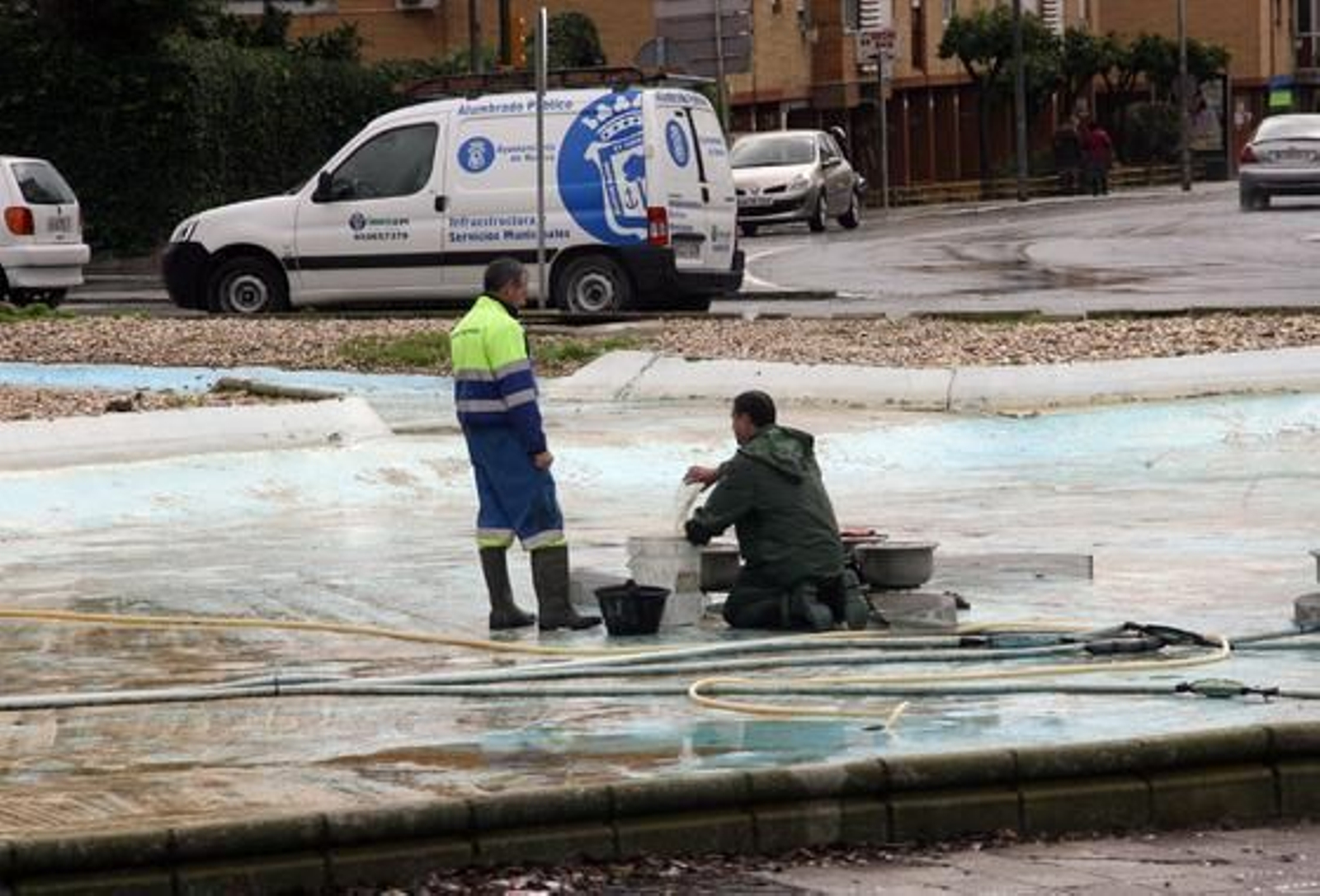 Reparación de desperfectos en la fuente del Burro, en Huelva

Foto: Espínola