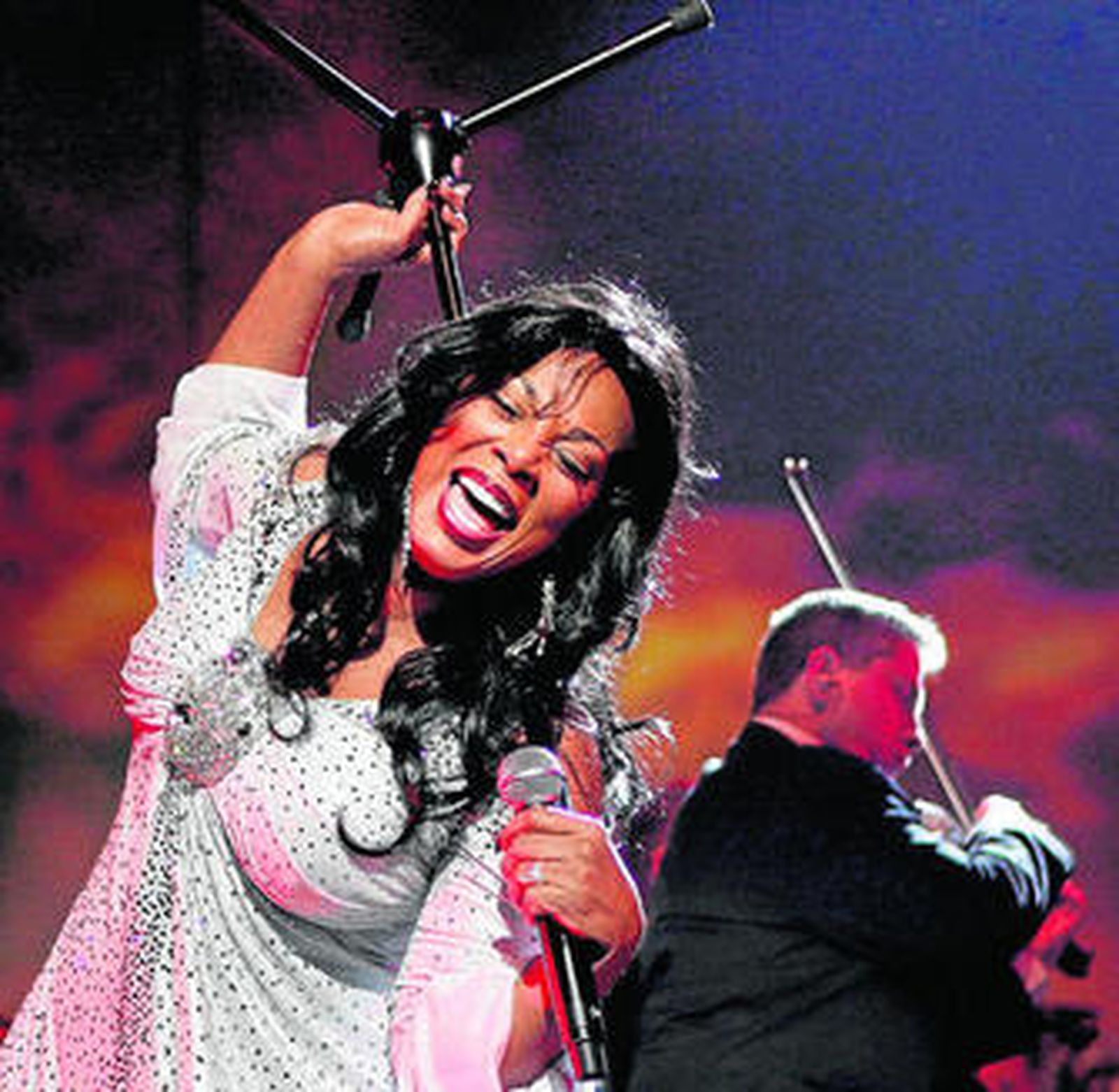 Fotografía de archivo de 2007 de la cantante Donna Summer durante un concierto en Rotterdam.