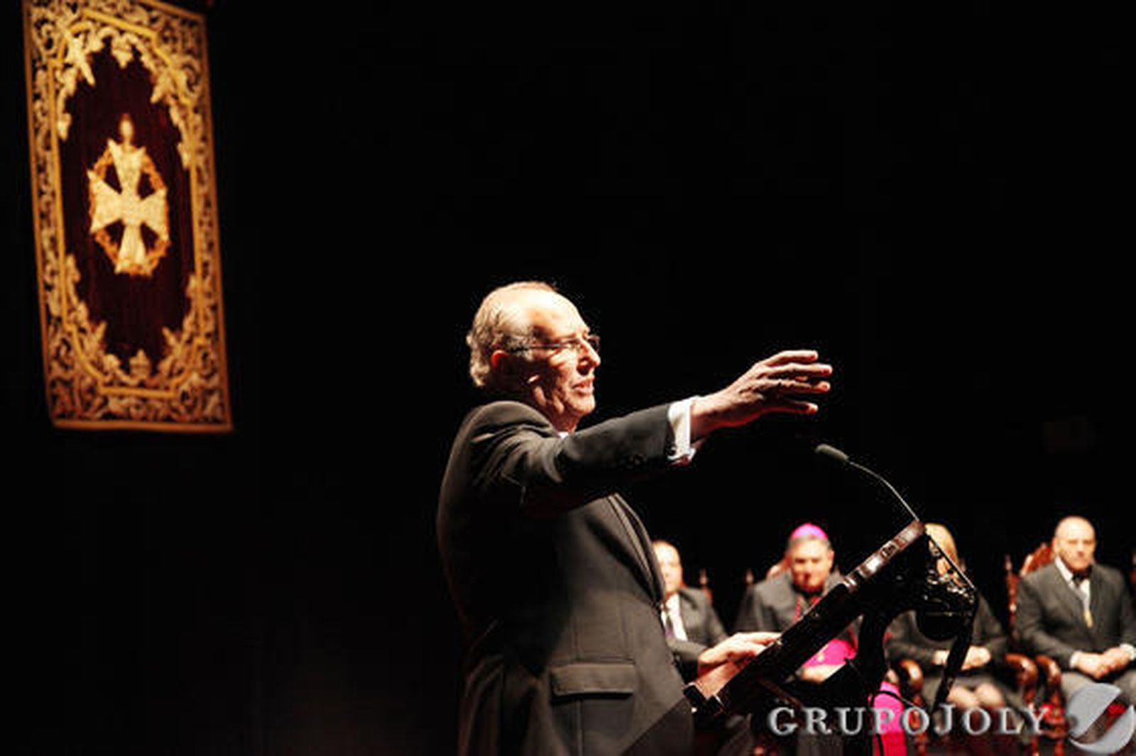 Un gesto de Pepe Castaño durante la introducción que hizo de José María Castaño

Foto: Vanesa Lobo