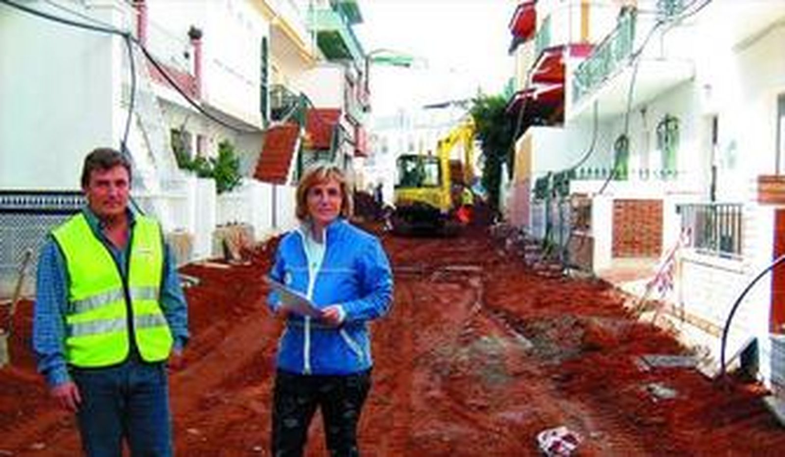 La edil de Urbanismo de Fuengirola en su visita a las obras.