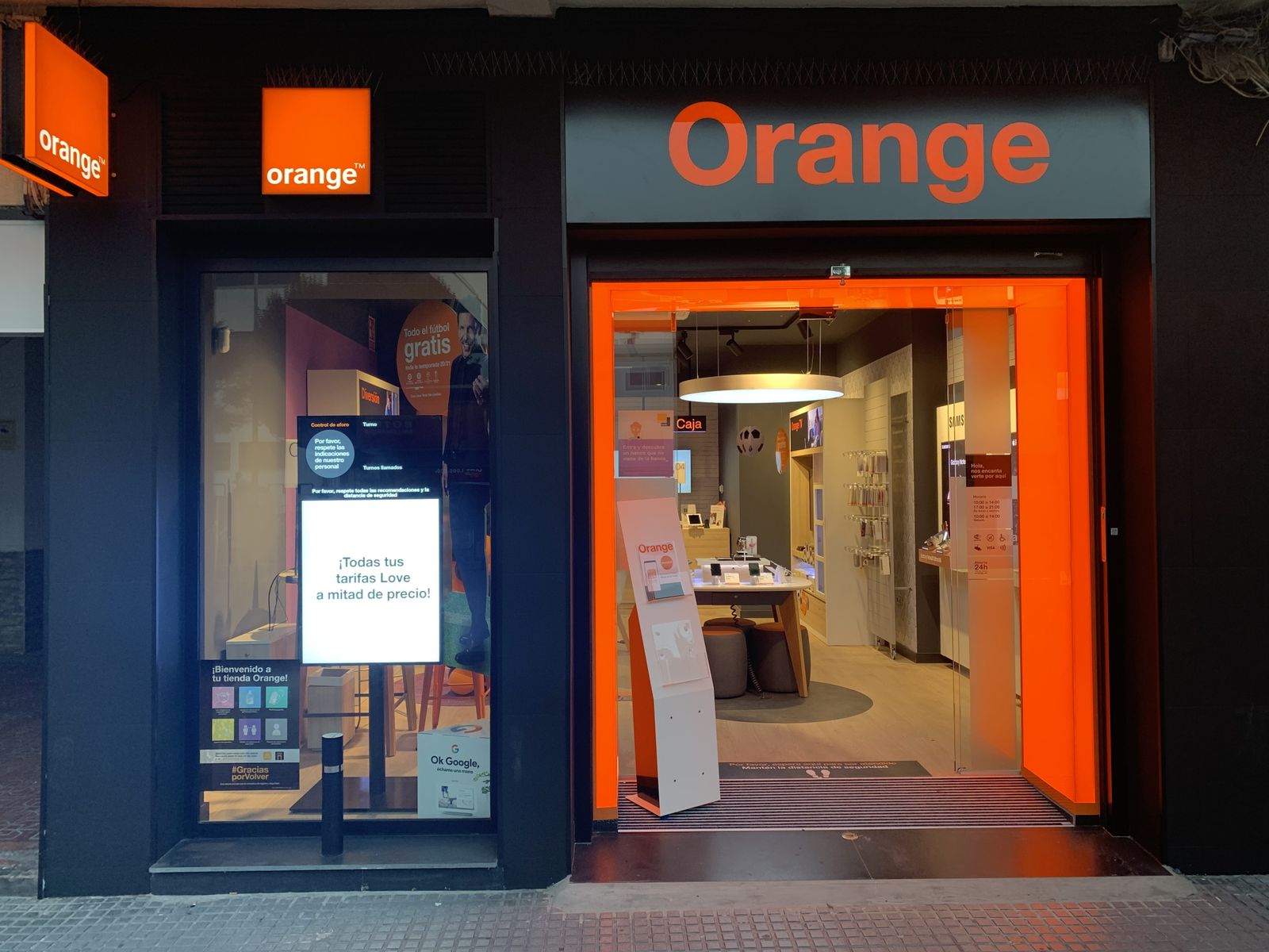 Fachada de la tienda Orange situada en Segunda Aguada.