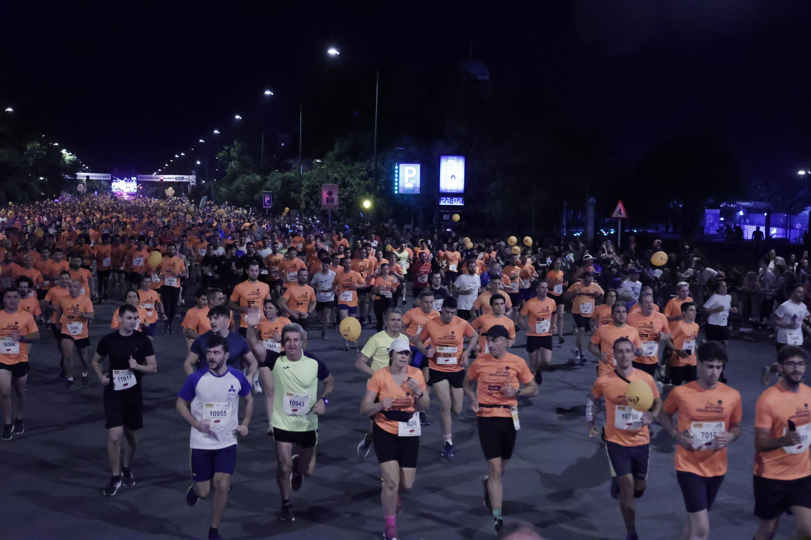 Búscate en la Carrera Nocturna de Sevilla (1)