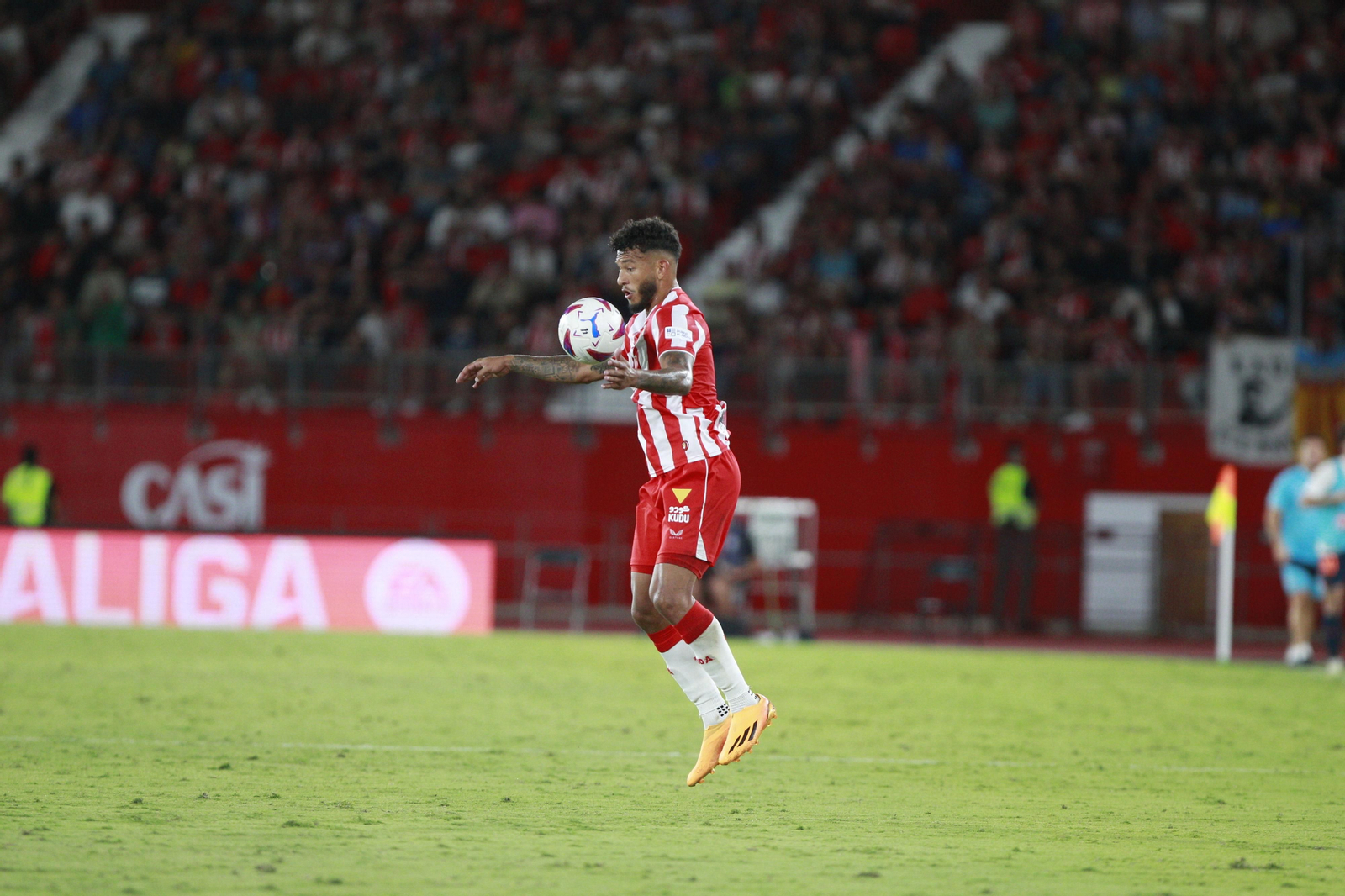 Imágenes del partido de La Liga Ea Sports U.D. Almería-Valencia C.F.