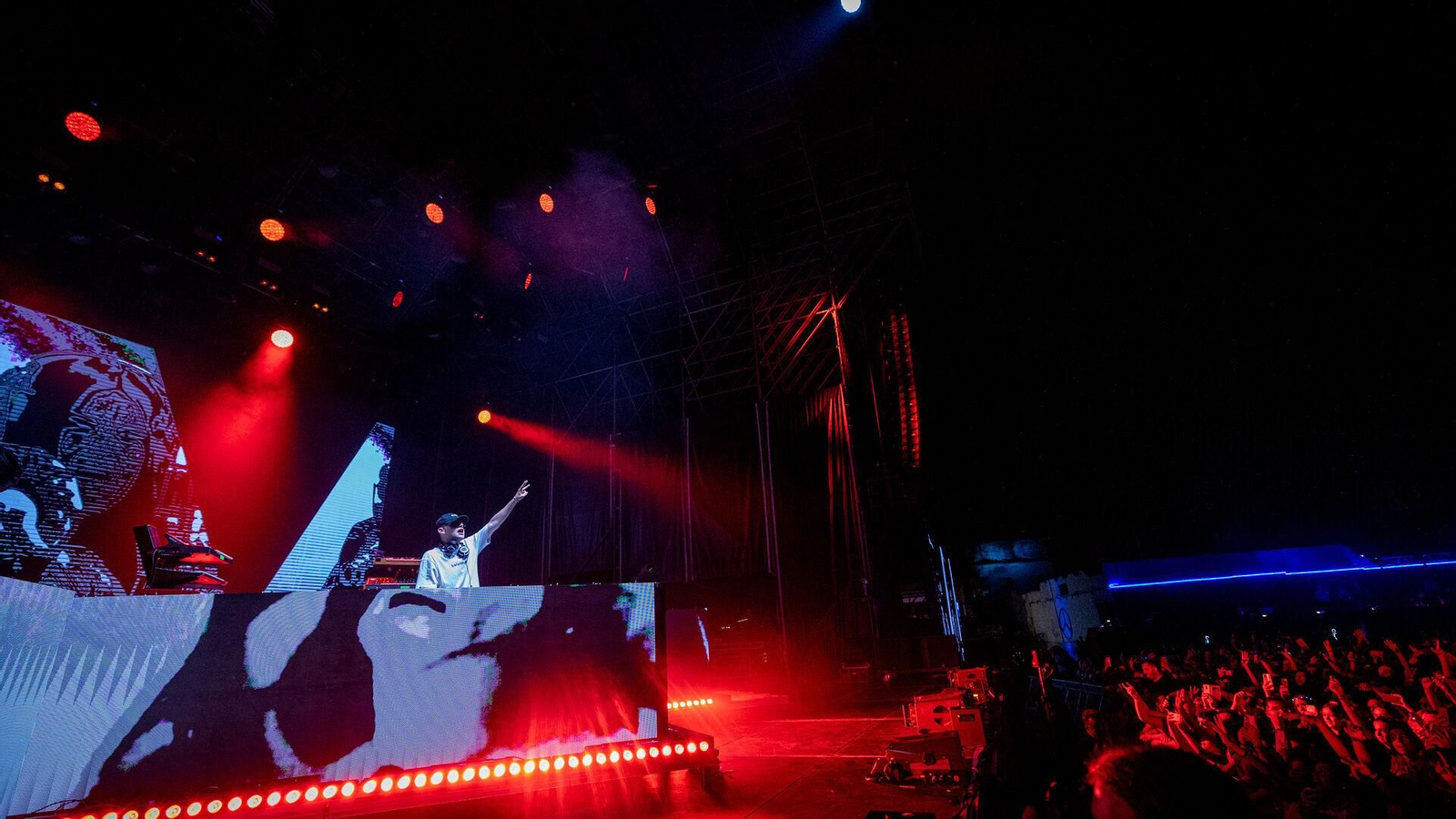 Bizarrap durante su concierto de 2022 en Chiclana