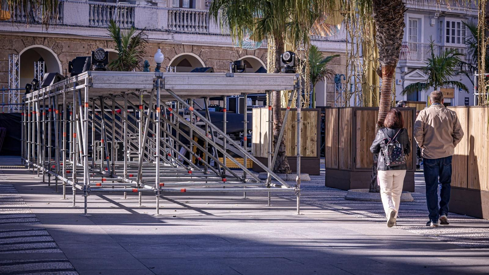 Escenario en San Juan de Dios para la inauguración del alumbrado de Navidad en Cádiz.