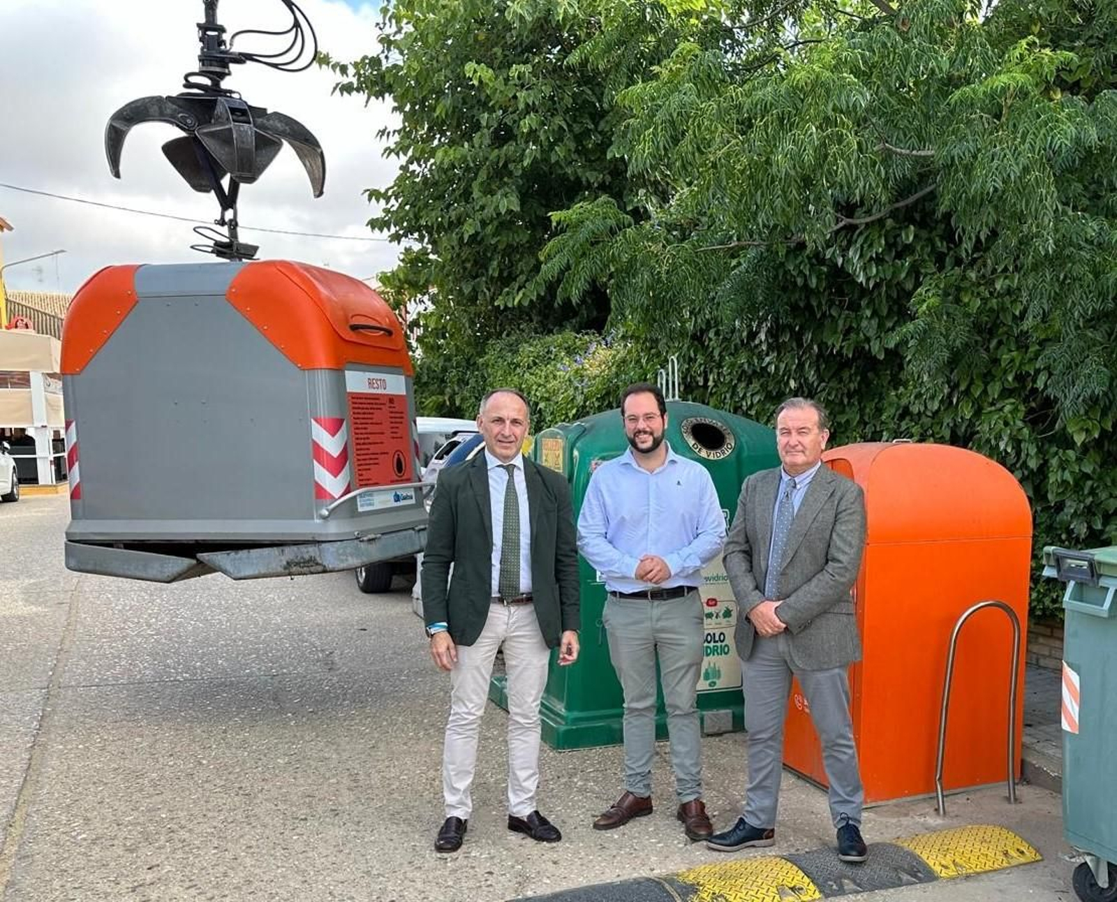 Instalación de contenedores en Beas