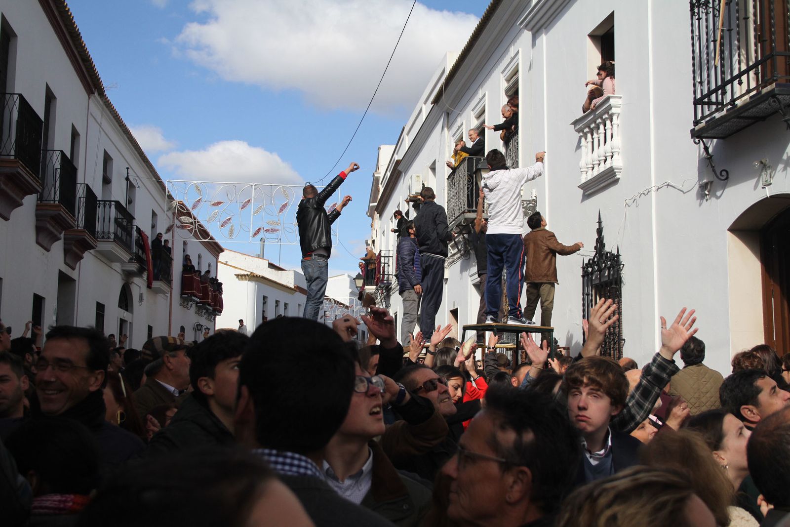 Imágenes de las tiradas en honor a San Antonio Abad en Trigueros