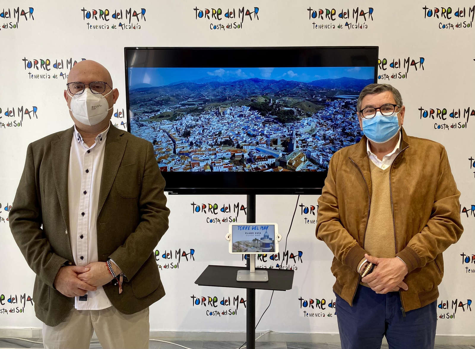 Jesús Pérez, concejal de turismo y Antonio Moreno, alcalde de Vélez-Málaga en la presentación de Fitur 2021.