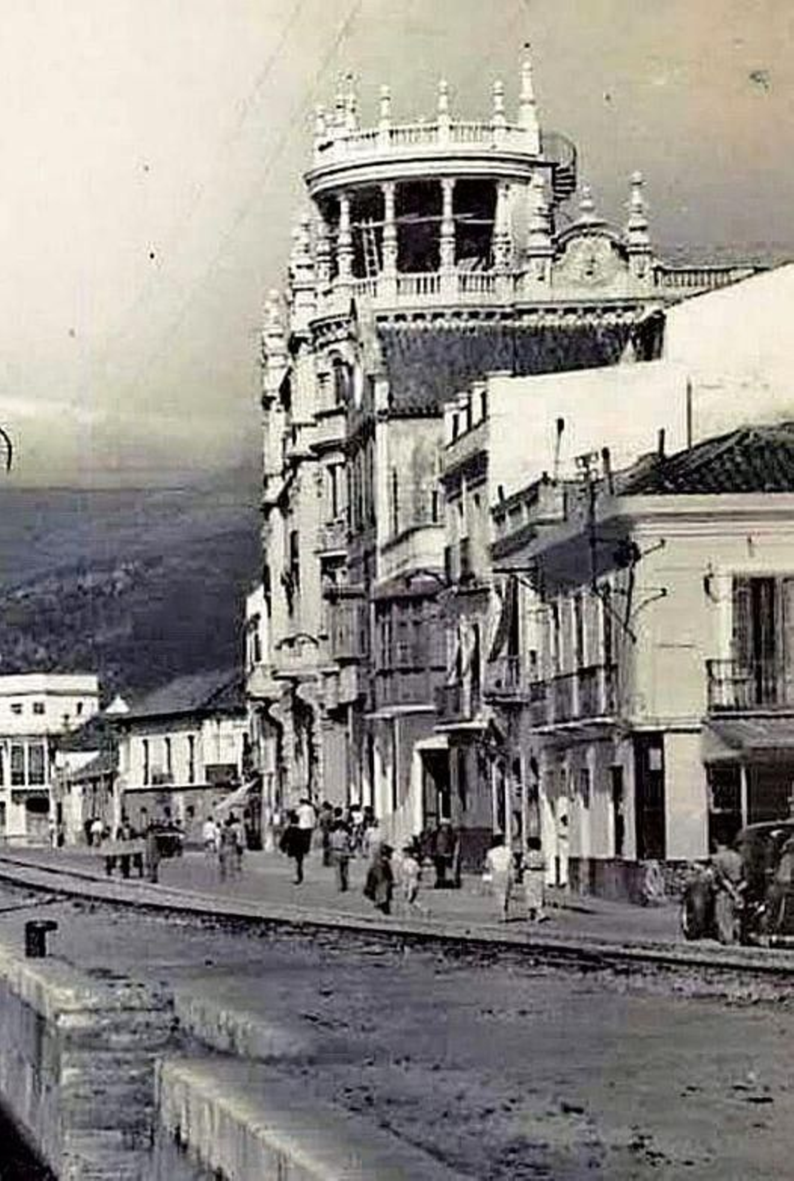 El edificio de los Gaggero en los años cuarenta. El edificio de los Gaggero en los años cuarenta.