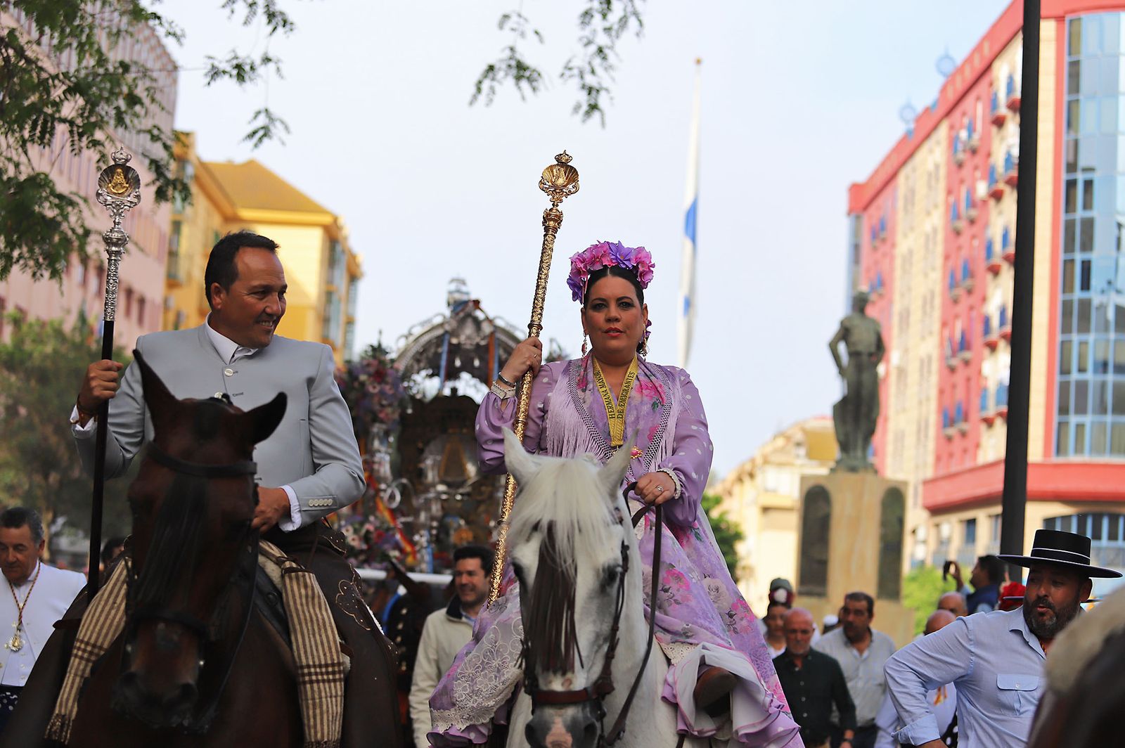 El Rocío 2023: Imágenes de la Hermandad de Emigrantes en su salida de Huelva