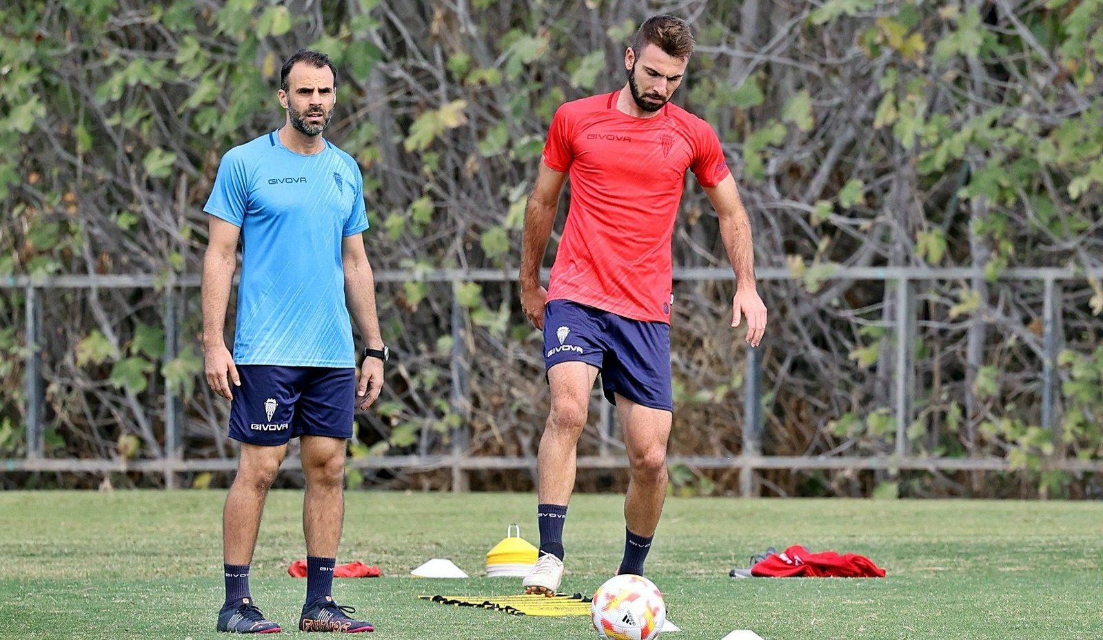 Ramón Bueno se ejercita junto a Miguel Ángel Moriana.