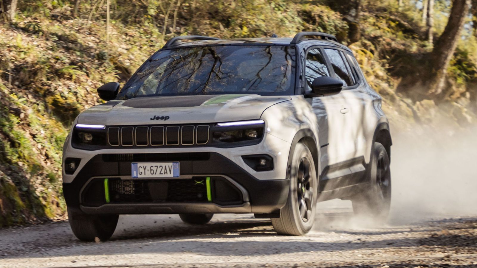 El Avenger, que estrenó el año pasado con la versión 4xe, se ha convertido en una auténtica locomotora de ventas para Jeep, incluso con una fuerte presencia en el mercado eléctrico.