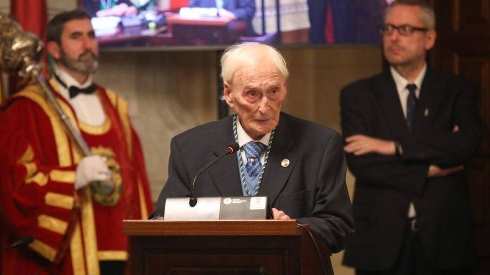 Guillermo Jiménez Smerdou durante su nombremiento como Hijo Predilecto de Málaga