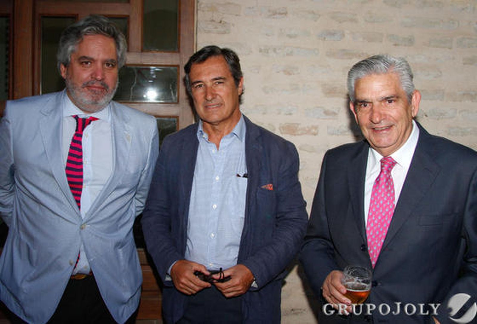 Luis Sánchez-Moliní, junto con el ingeniero agrónomo Jerónimo Cejudo y Adolfo Martínez. / Fotos: Juan Carlos Muñoz y Victoria Hidalgo