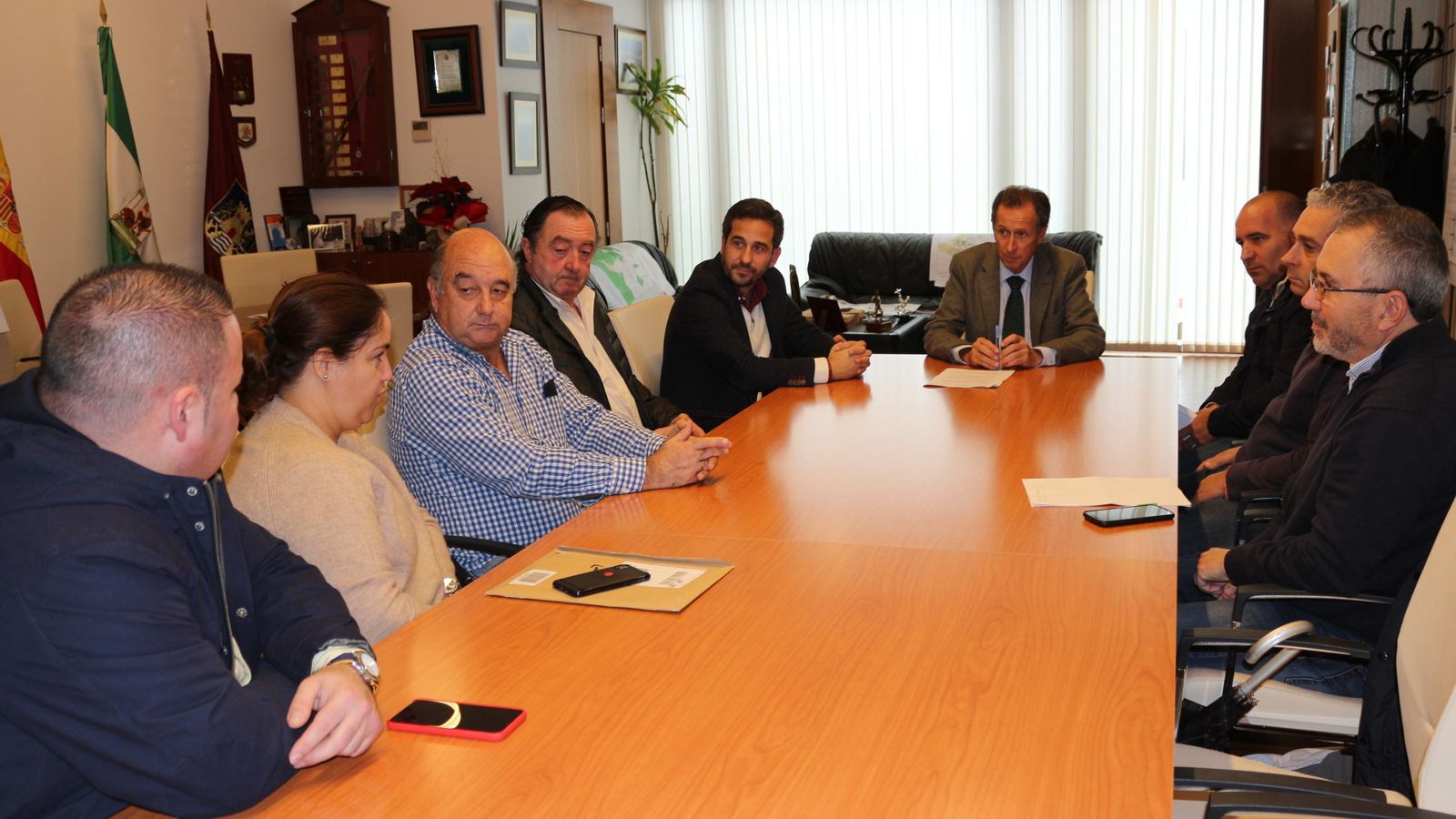 Reunión mantenida por representantes de algunos de los colectivos que montan casetas en la feria y los responsables municipales.