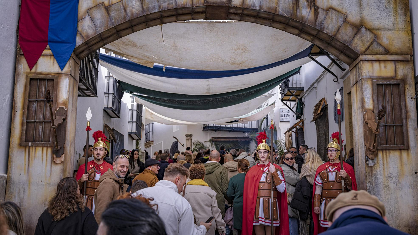 Las calles de Medina Sidonia se transforman en costumbres y tradición con su Belén Viviente