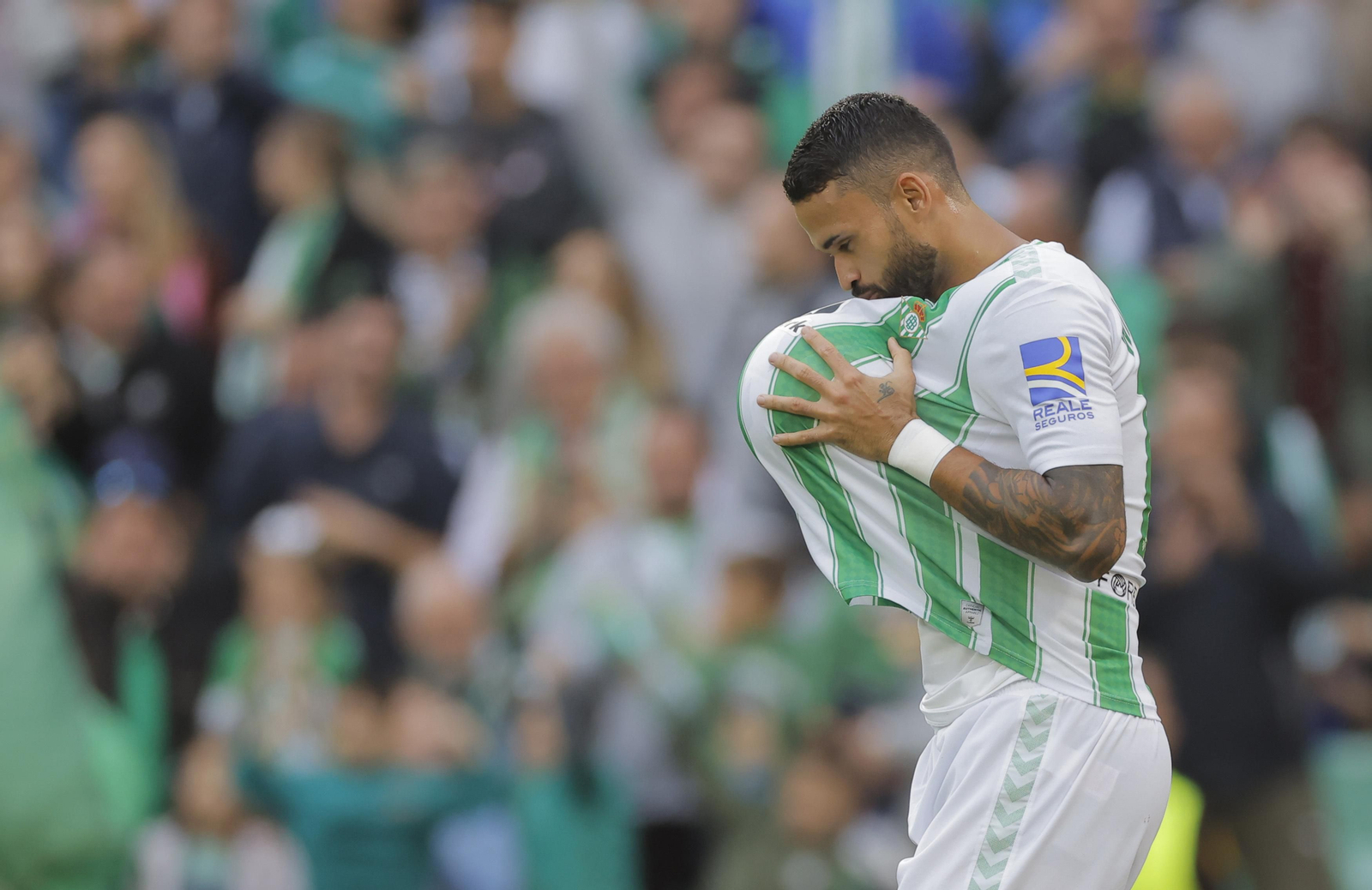 Willian José celebra su gol.