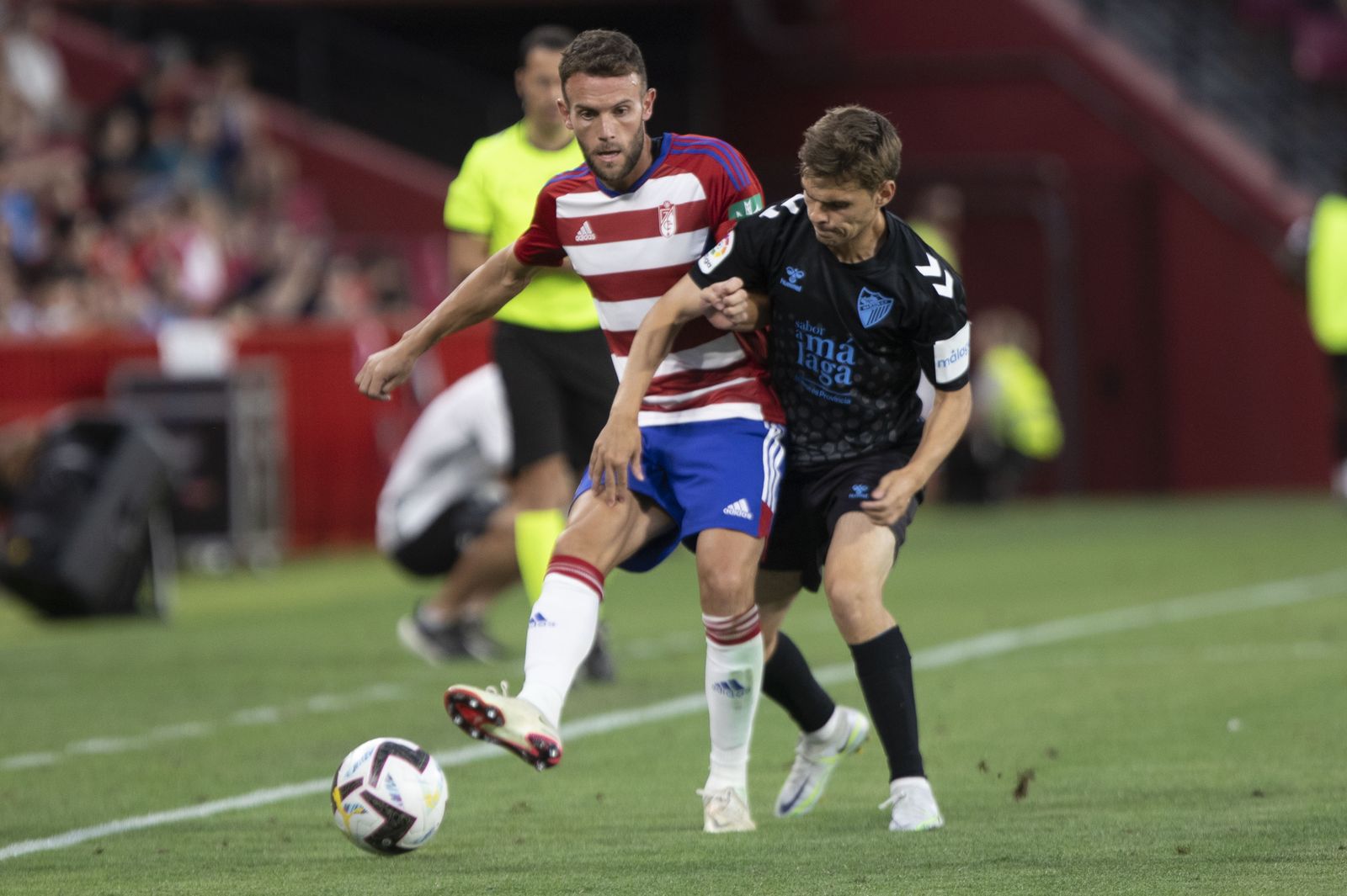 Una jugada del Granada-Málaga de pretemporada