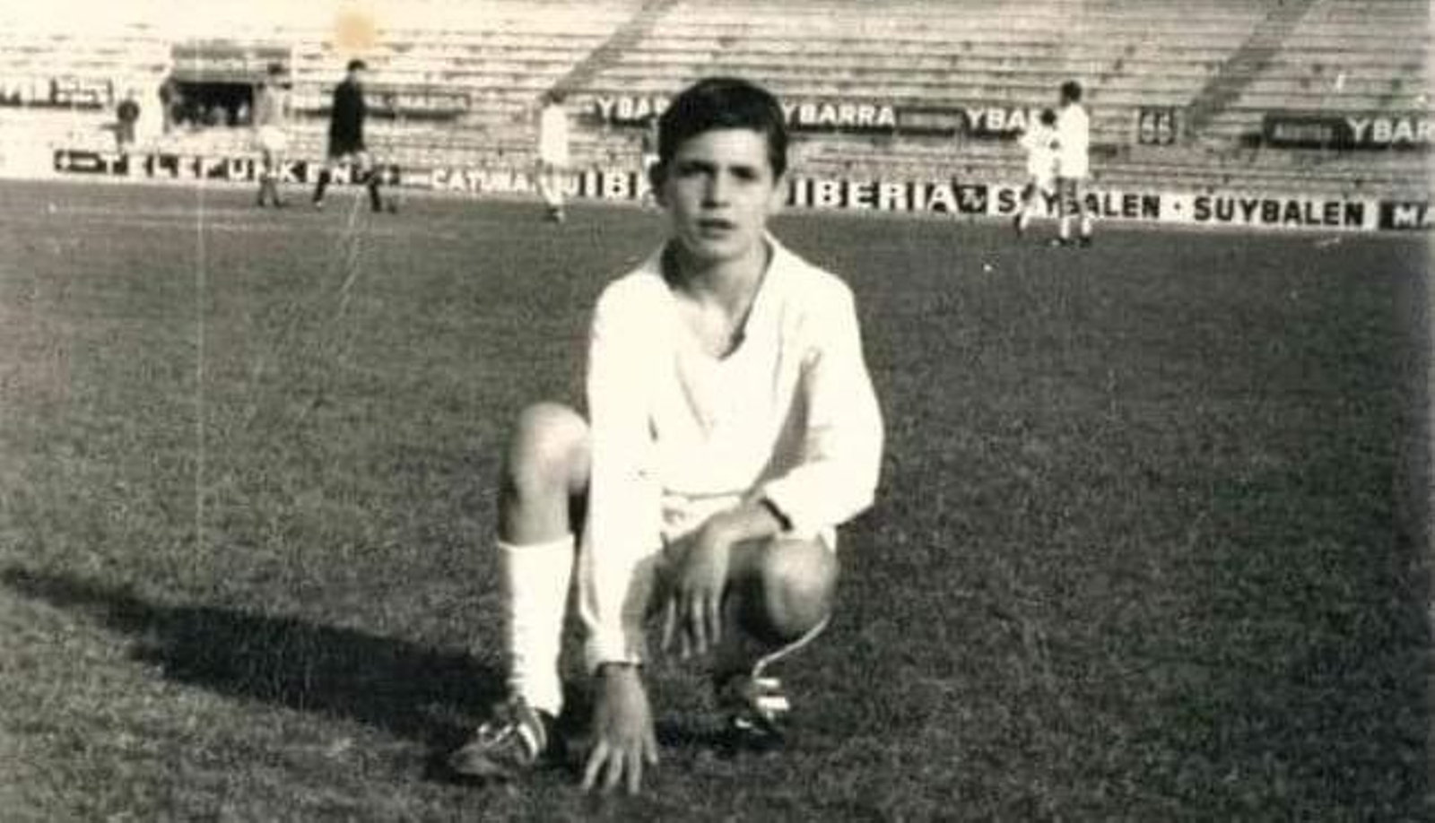 Joaquín Caparrós, como infantil del Sevilla en el Ramón Sánchez-Pizjuán. Joaquín Caparrós, como infantil del Sevilla en el Ramón Sánchez-Pizjuán.