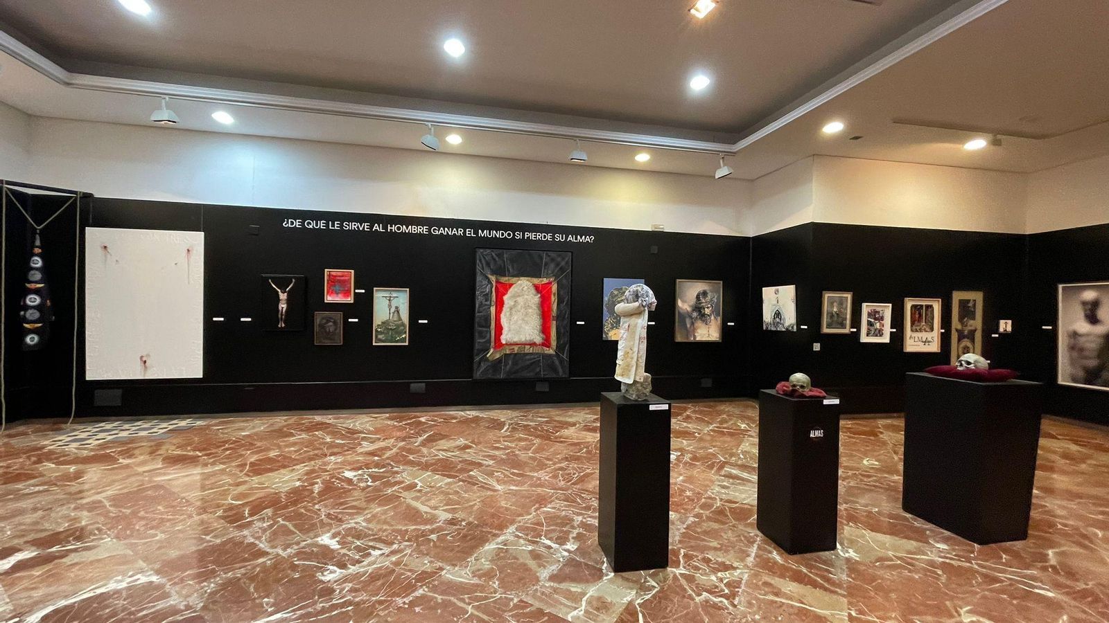 'Almas', la exposición de la Hermandad de los Javieres en el Círculo Mercantil