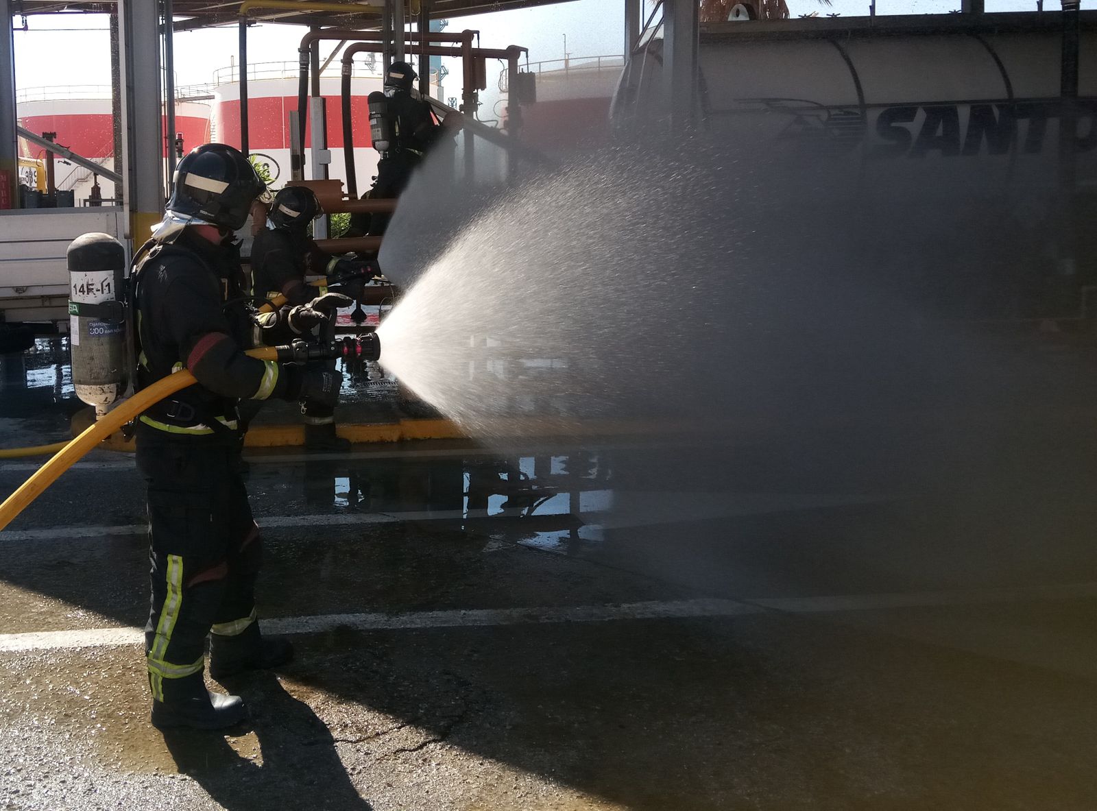 Un simulacro de incendio en la refinería Gibraltar-San Roque de Cepsa.