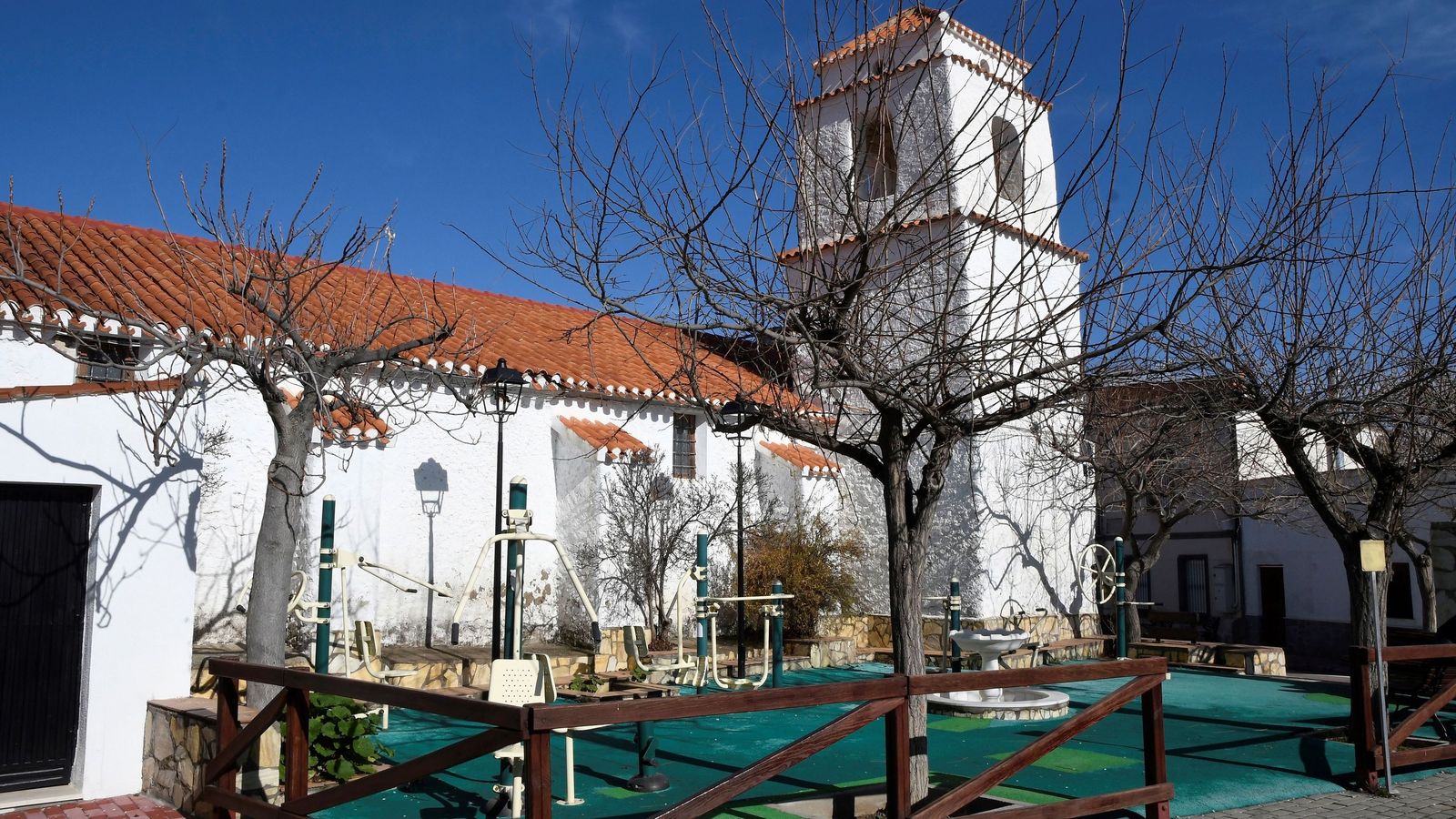 Plaza junto a la iglesia de Benitagla.