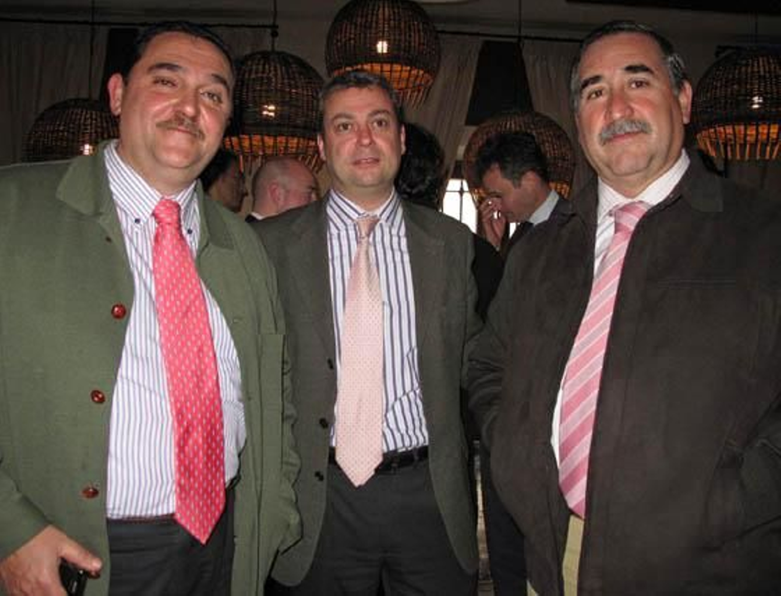 Ángel Mulero (Albariza-Coca Cola), con Pedro Medina y Manuel Alanís, de Rendelsur.

Foto: Victoria Ramírez