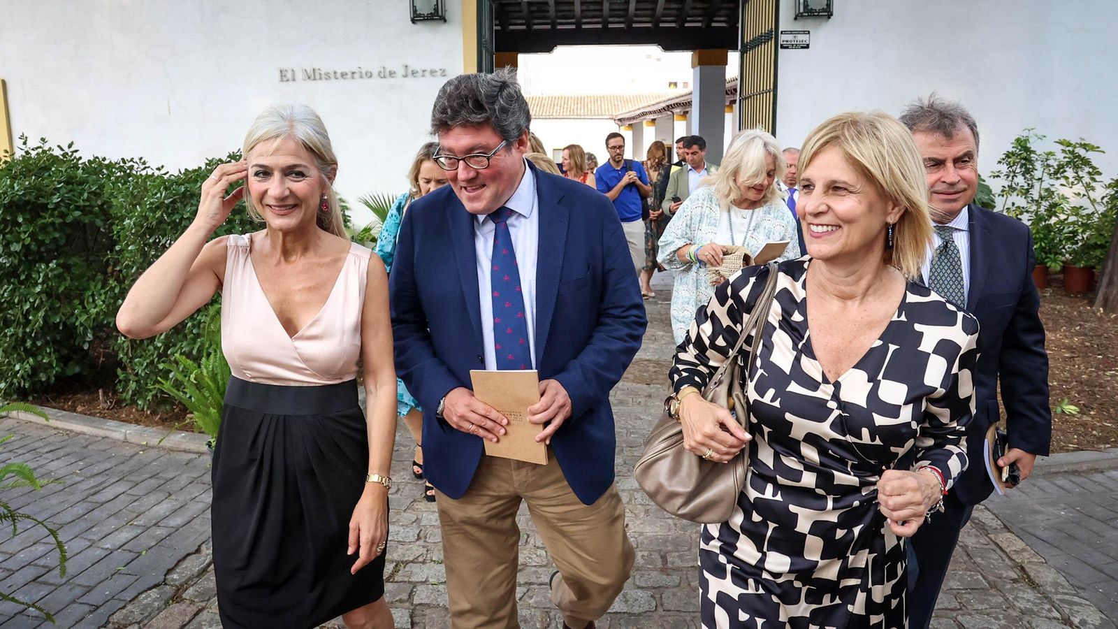 La consejera Patricia del Pozo, junto a José Ángel Aparicio y la alcaldesa, María José García-Pelayo.