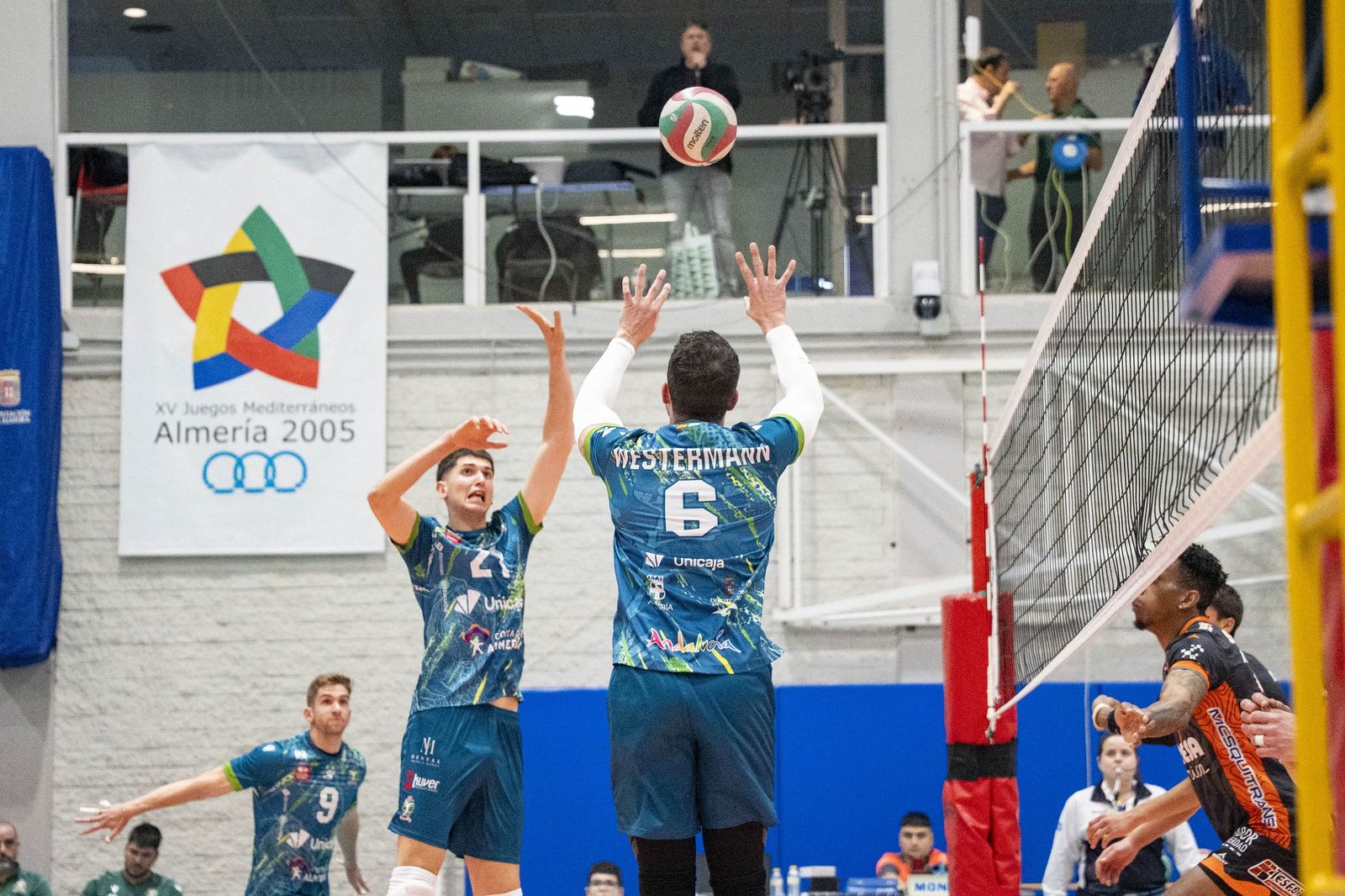 Las imágenes del partido entre Unicaja Costa de Almería y Pamesa Teruel de Superliga de voleibol
